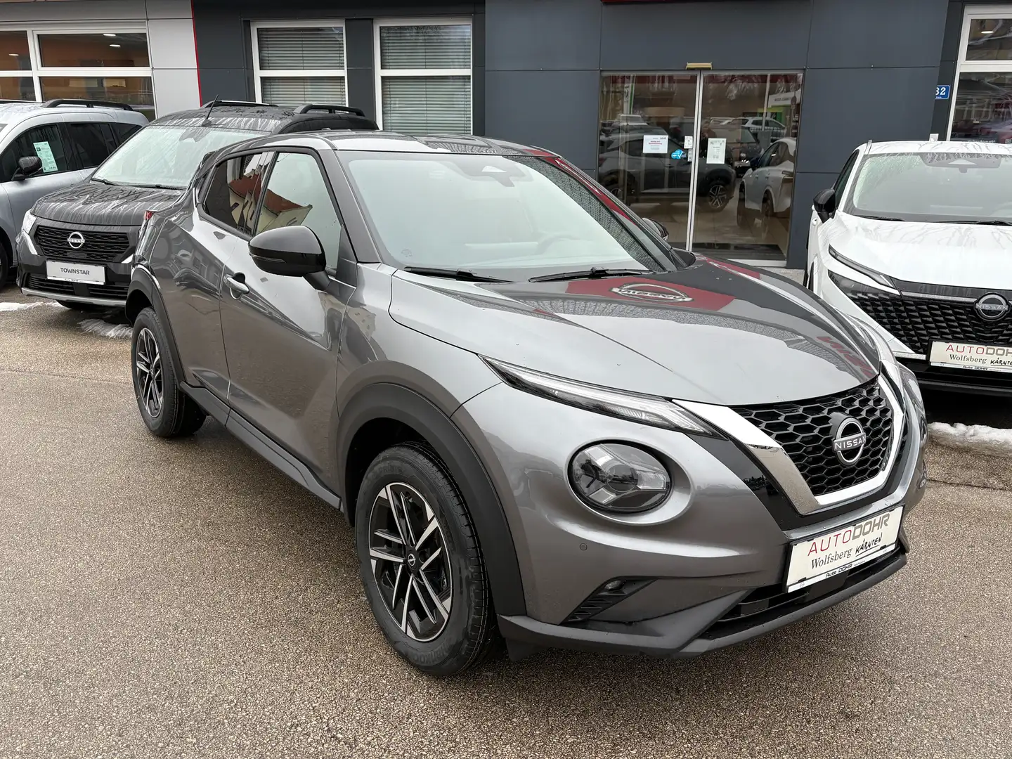 Nissan Juke Juke 1,0 DIG-T N-Connecta DCT N-Connecta Grau - 1