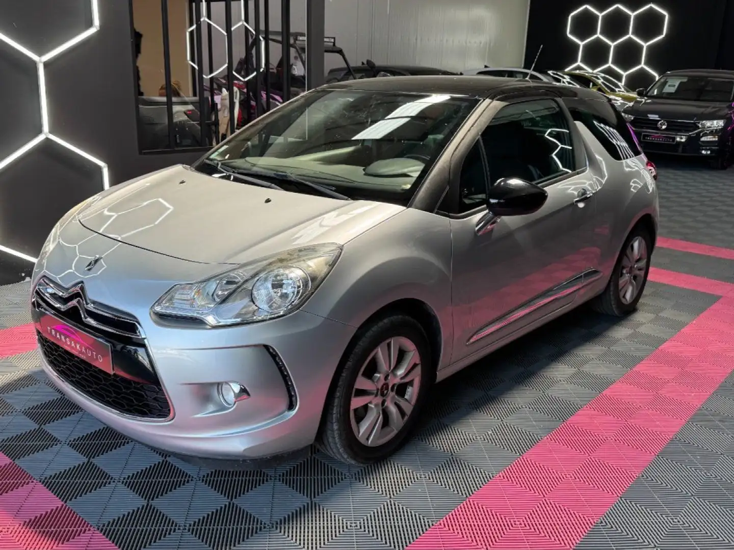 DS Automobiles DS 3 So Chic BlueHDi 100 ch SS ~ Climatisation ~ Régula Grau - 2