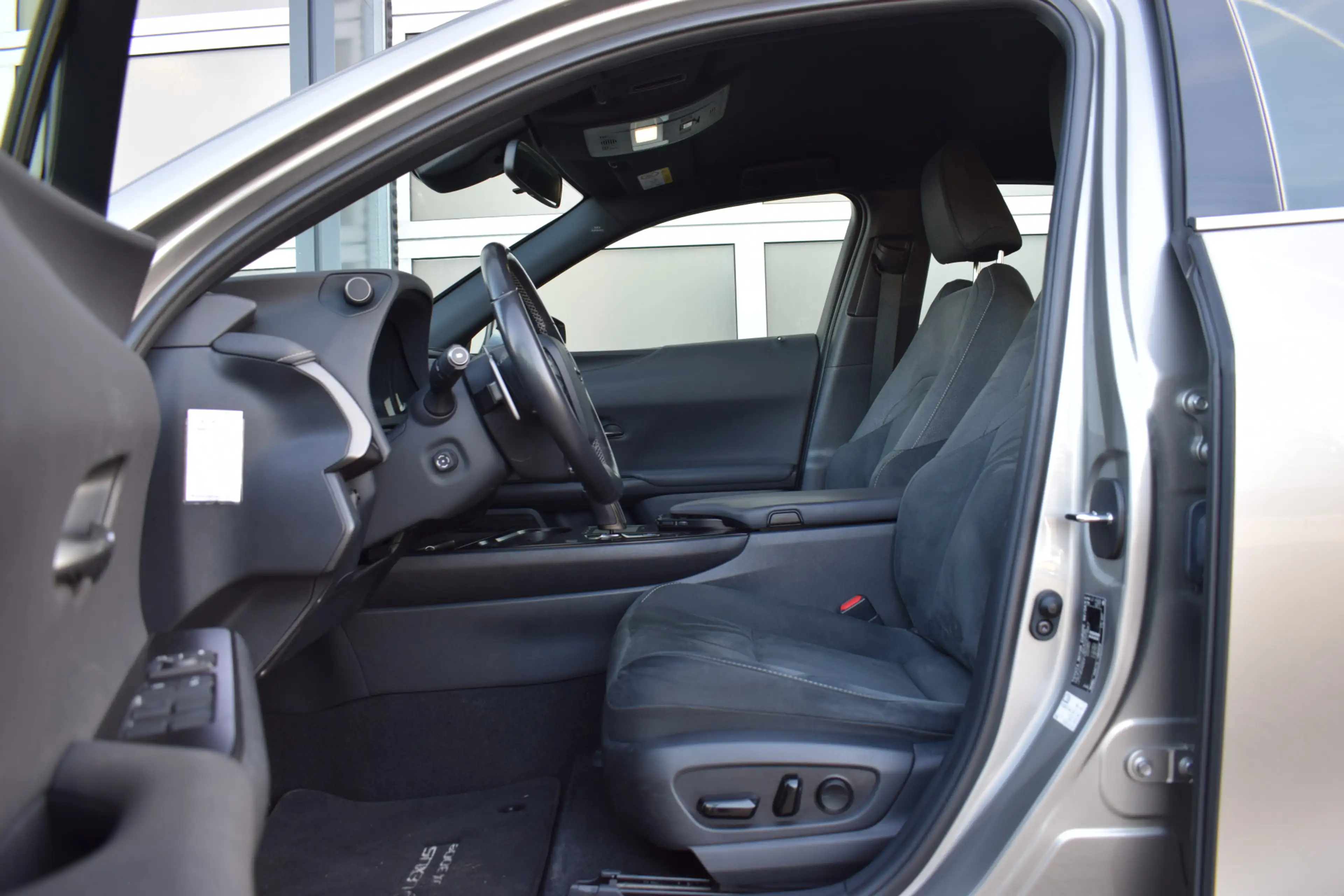 Lexus UX 300e Business 54 kWh OrigNL | NAP — photo 5
