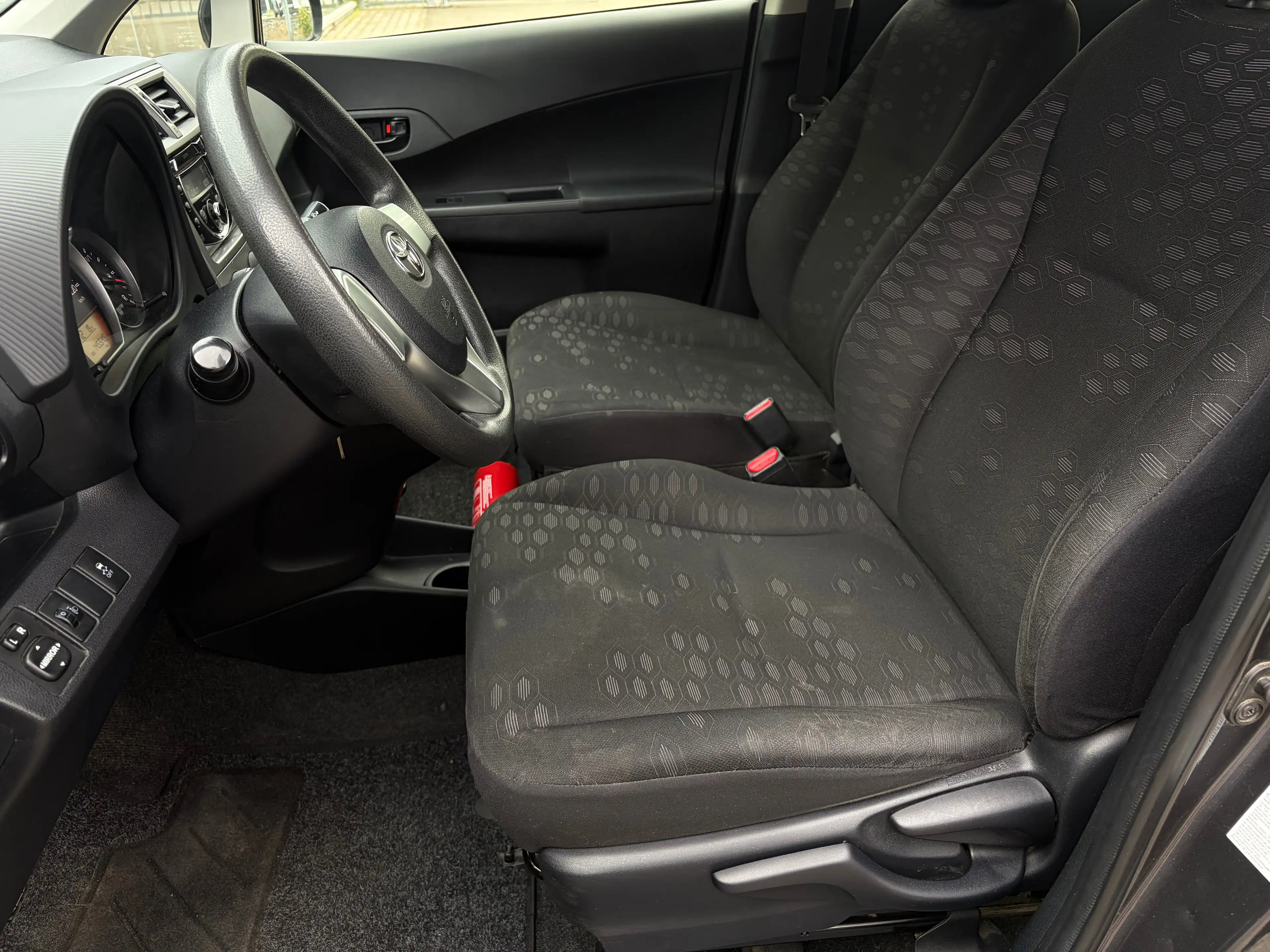 Toyota Verso-S 1.33 VVT-i Terra * 12 MOIS GARANTIE * — photo 14