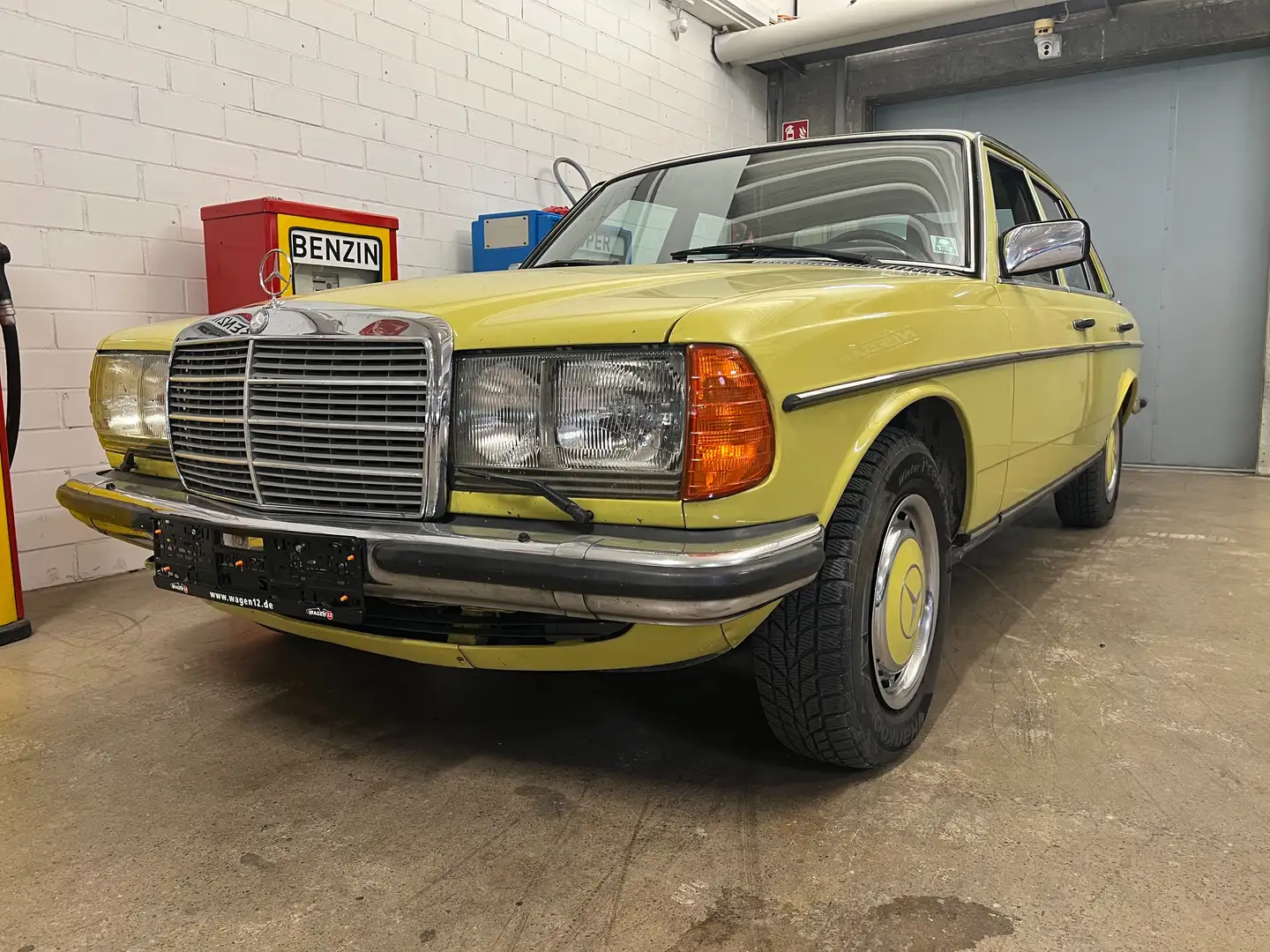 Mercedes-Benz 280 E Geel - 2