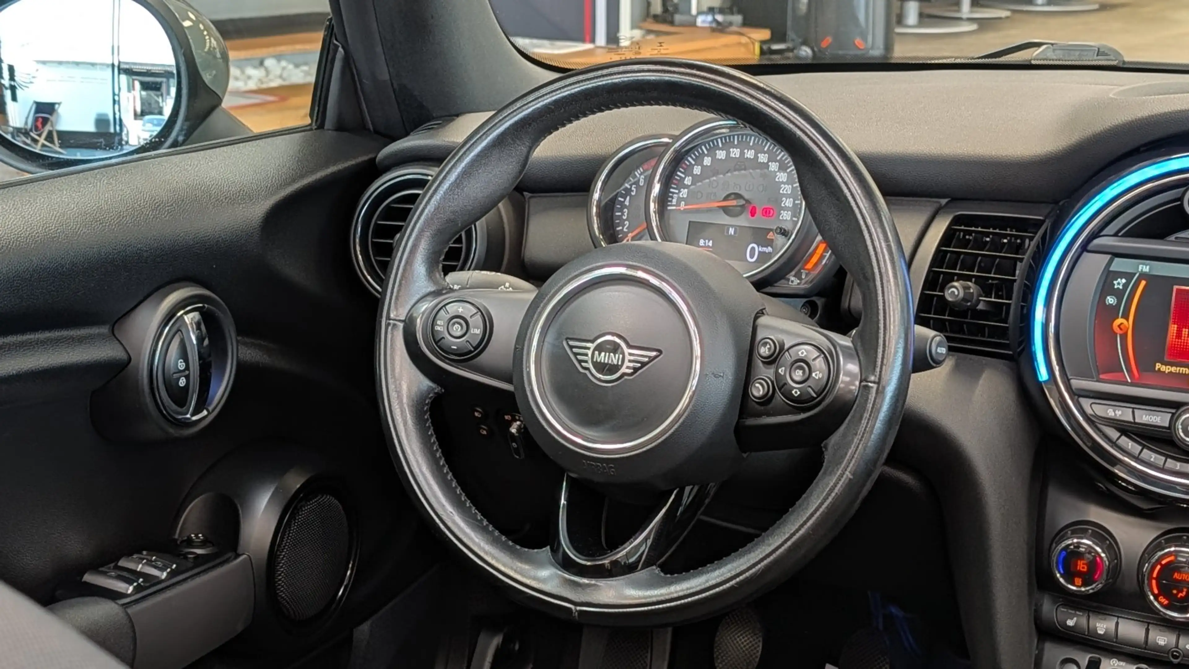 MINI One Cabrio 1-Hand F57 *Ambiente*PDC*Sitzheizung* — photo 14