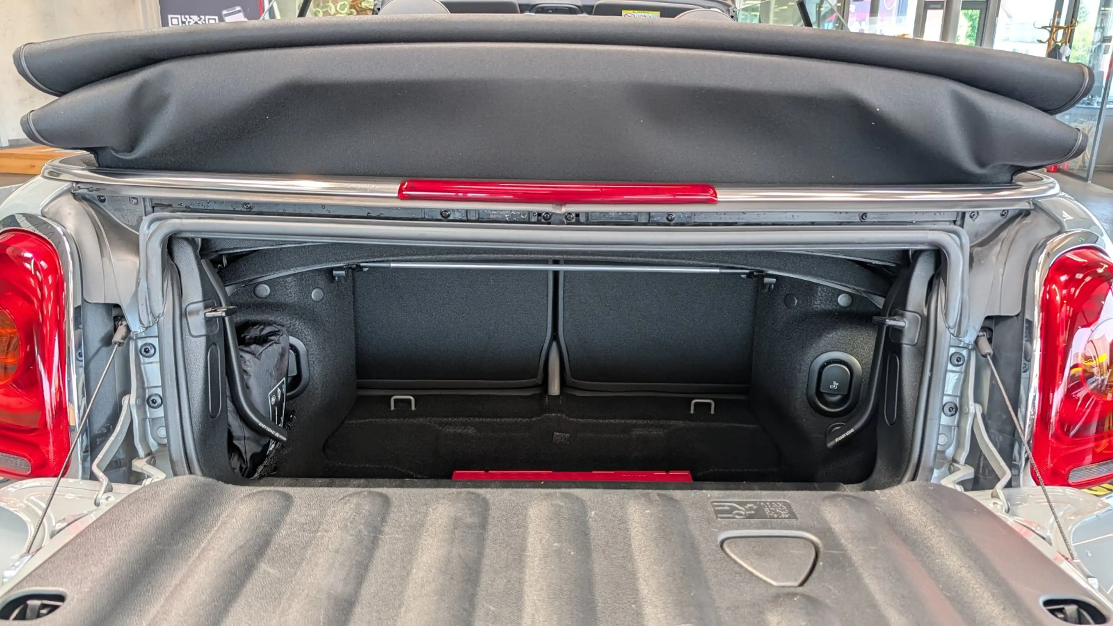 MINI One Cabrio 1-Hand F57 *Ambiente*PDC*Sitzheizung* — photo 11