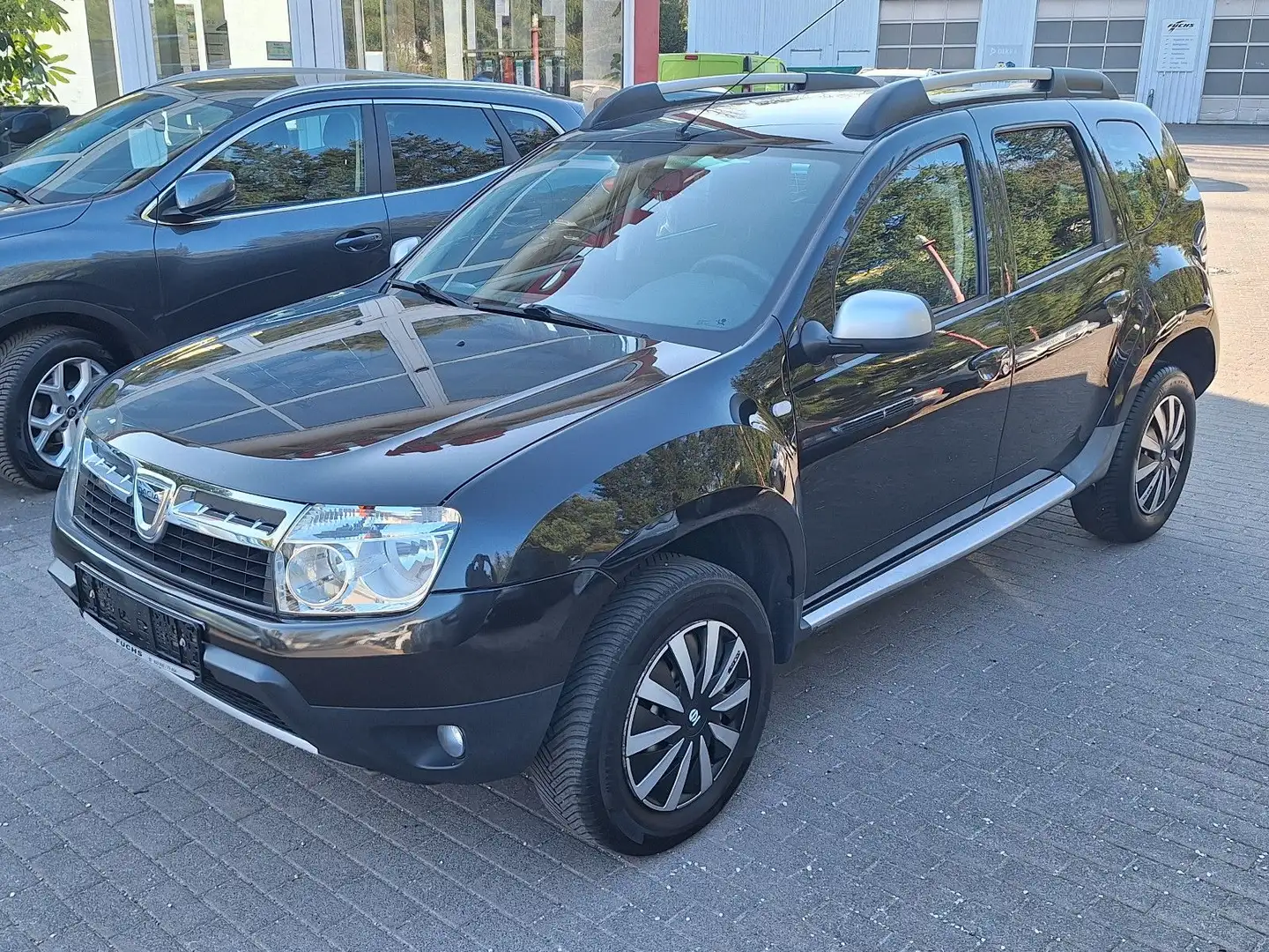 Dacia Duster dci Laureate 4x2 2.Hand Klima AHK Noir - 1