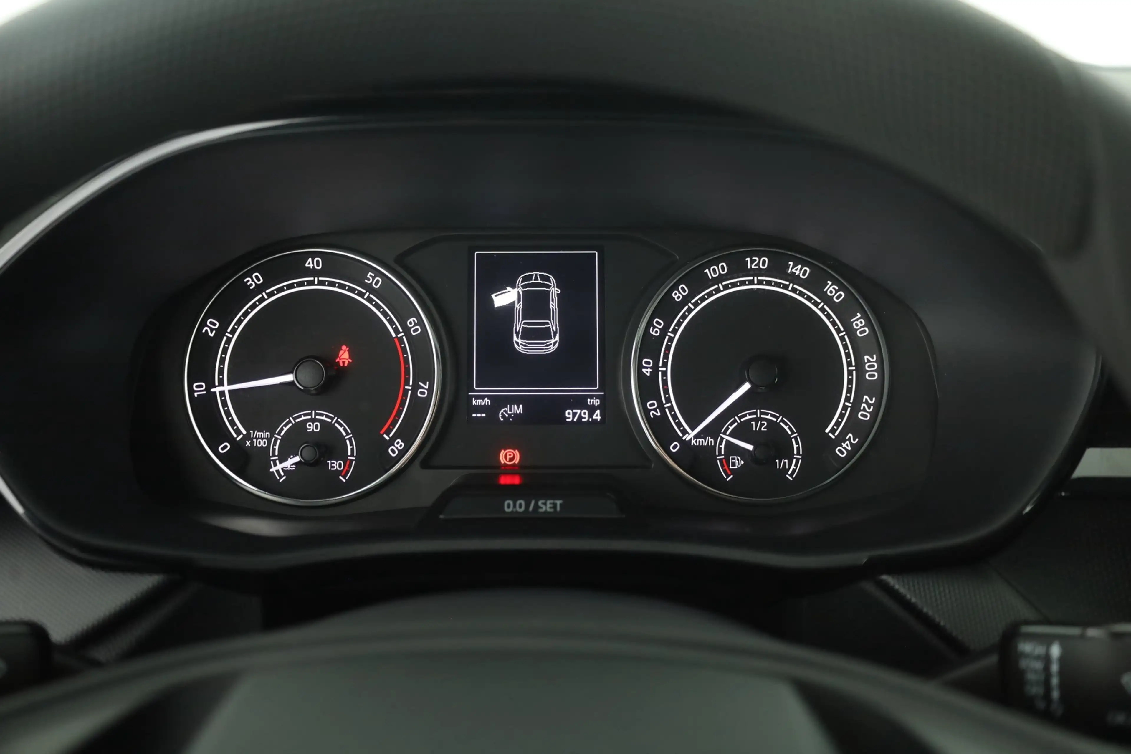 Skoda Fabia 1.0 MPI Active LED DAB Sitzheizung USB — photo 11