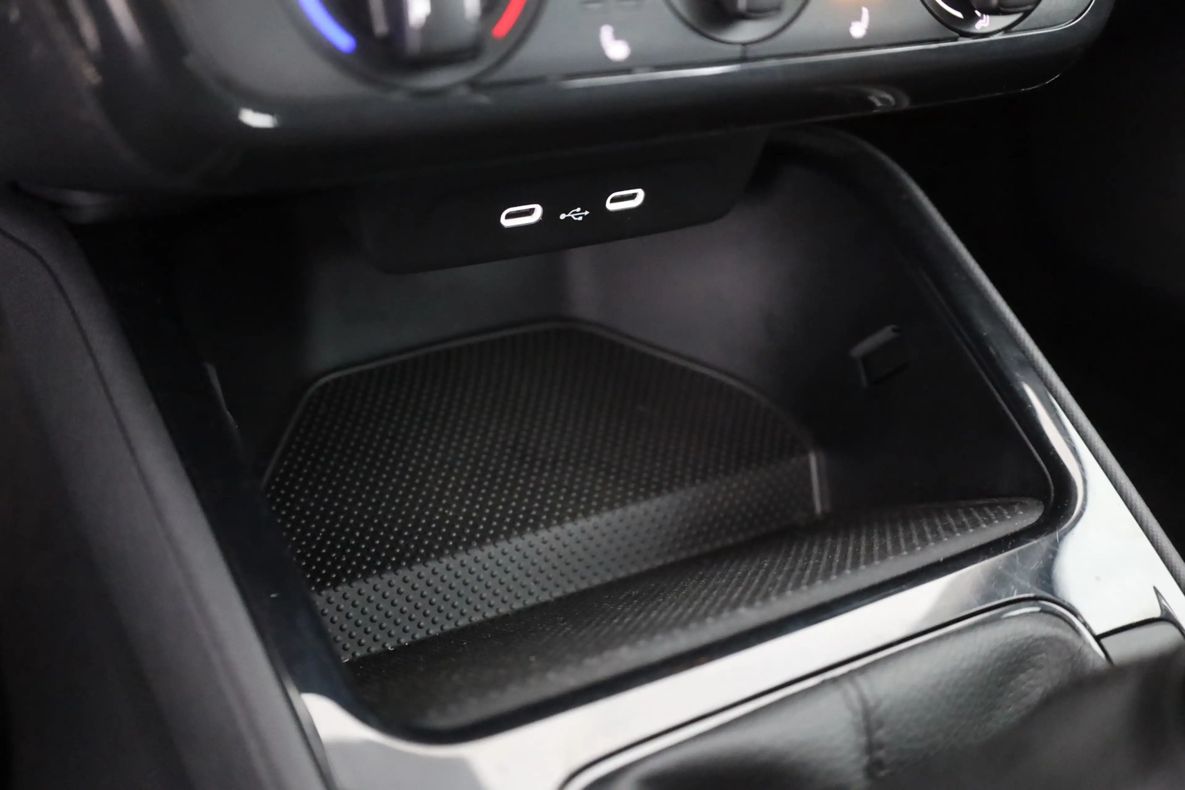 Skoda Fabia 1.0 MPI Active LED DAB Sitzheizung USB — photo 15