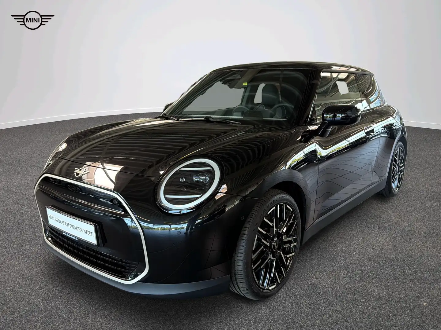 MINI Cooper E Favoured Trim Schwarz - 1