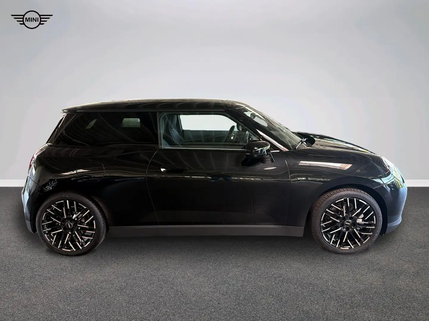 MINI Cooper E Favoured Trim Schwarz - 2