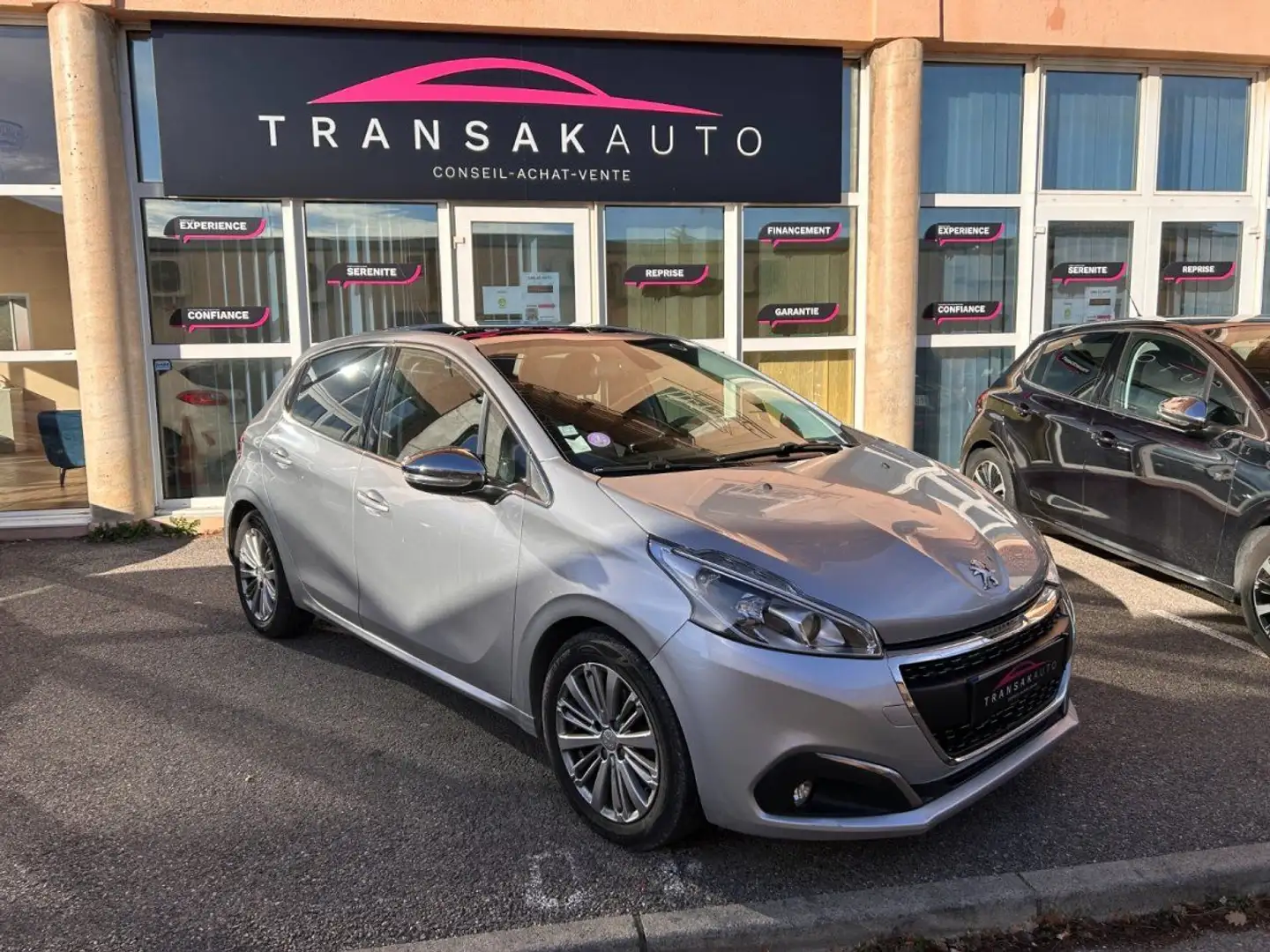 Peugeot 208 1.2 essence 82ch BVM5 Allure/Toit Panoramique/Distri faite Gris - 1