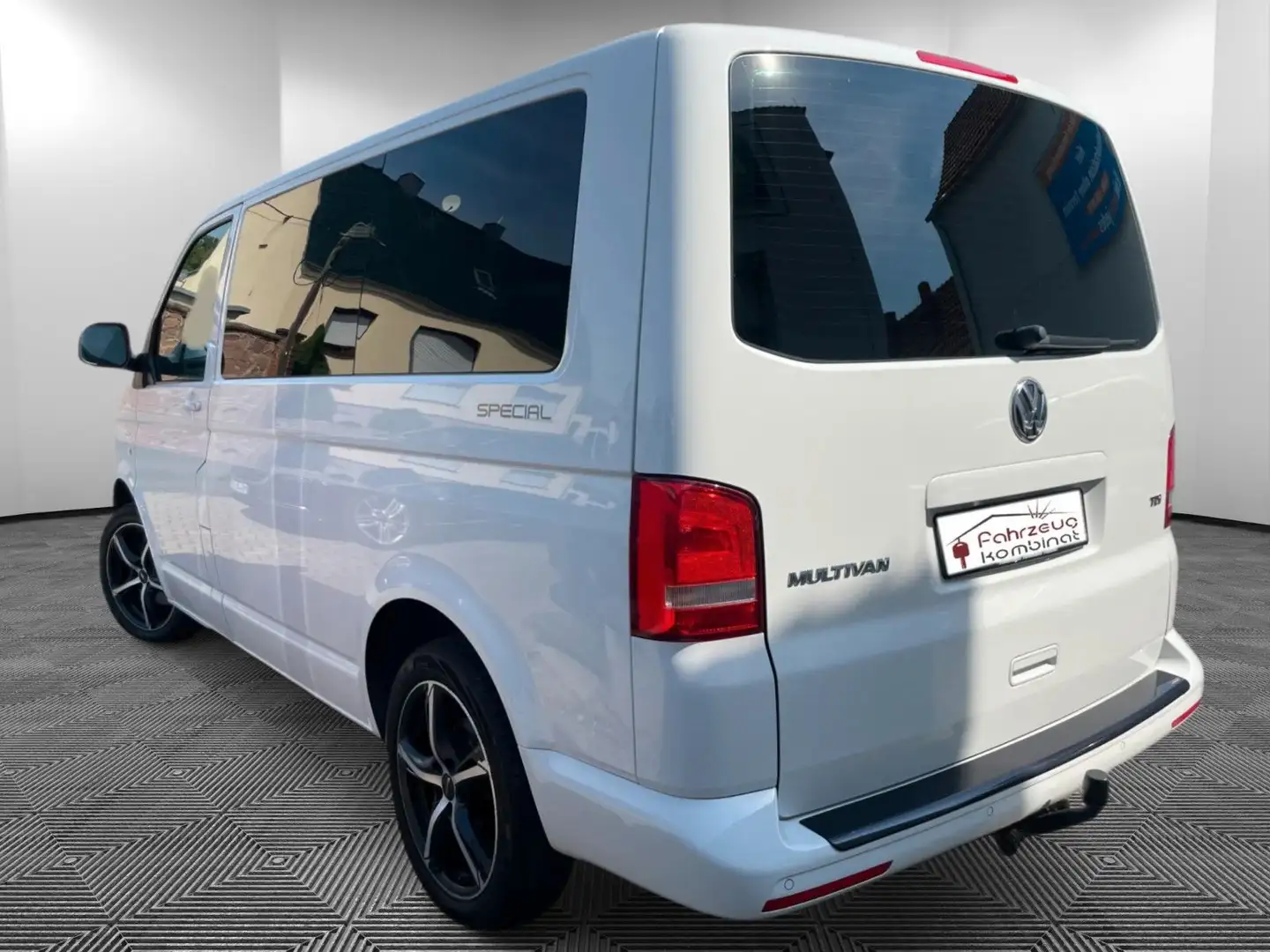 Volkswagen T5 Multivan Spezial - Xenon-Navi-AHK-Scheckheft Blanc - 2