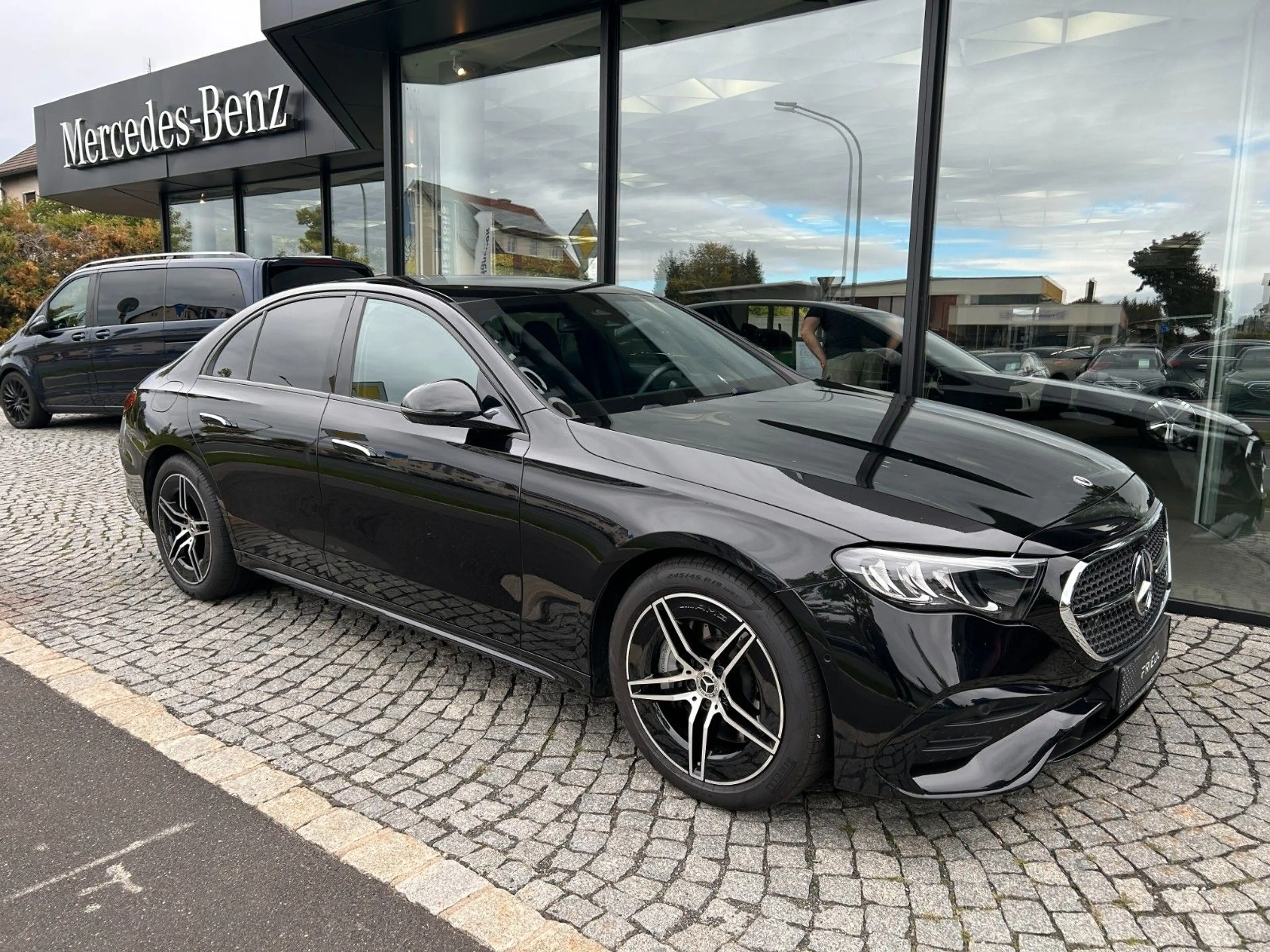 Mercedes-Benz E 220 d AMG , NIGHT, KEYLESS,LED, KAMERA — photo 4