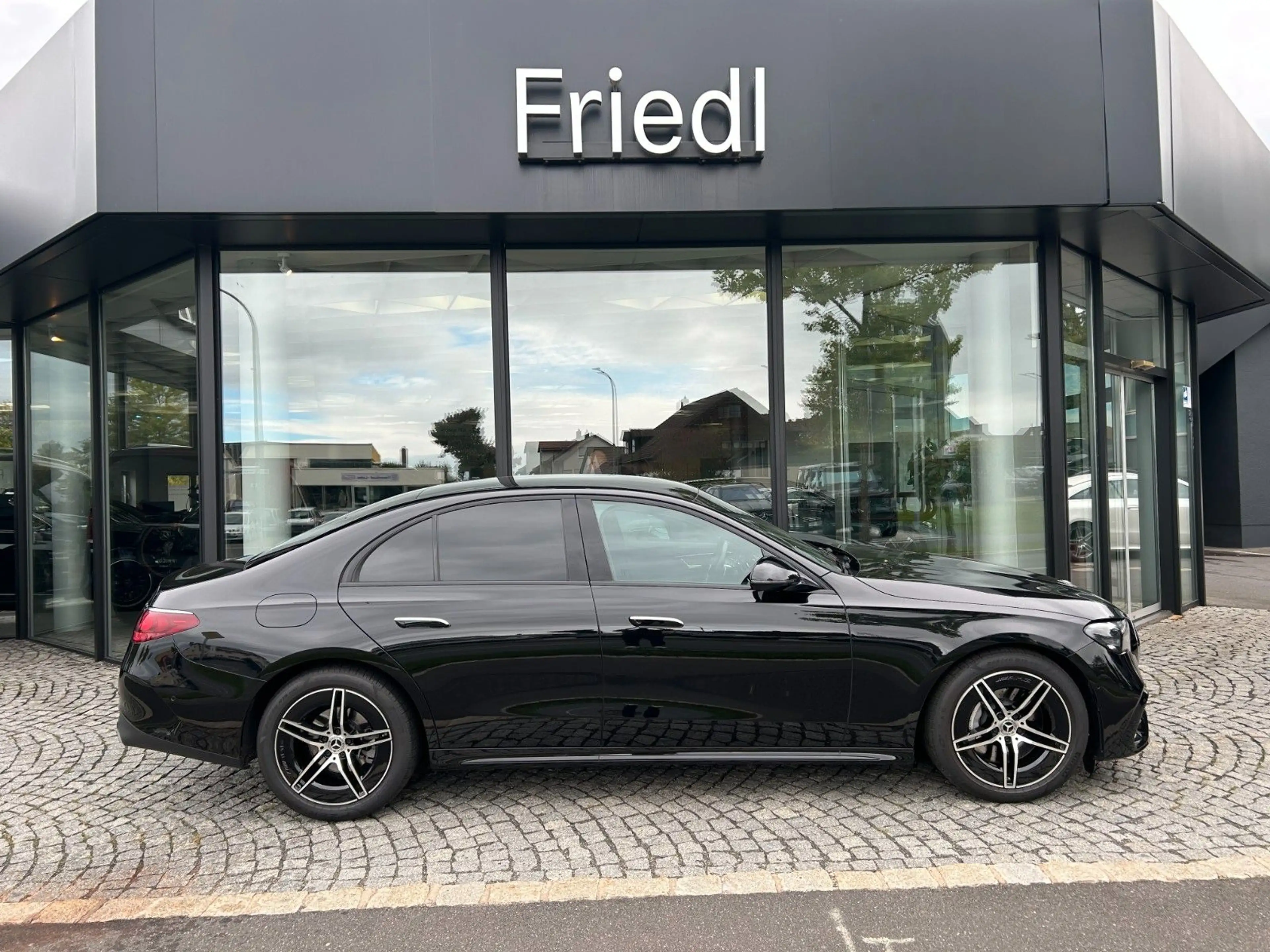 Mercedes-Benz E 220 d AMG , NIGHT, KEYLESS,LED, KAMERA — photo 2