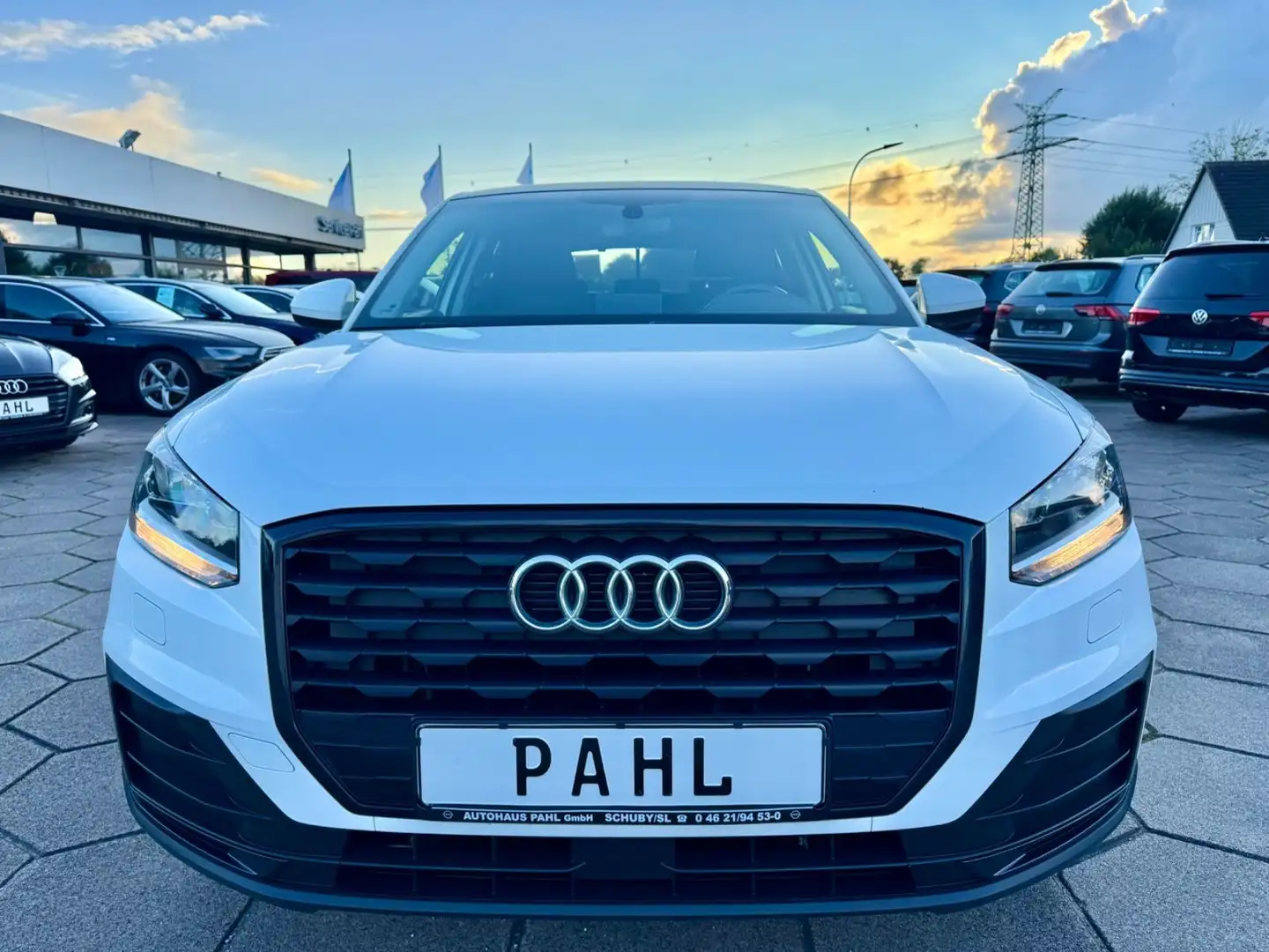 Audi Q2 1,6 TDI Sport ACC MMI PDC Blanc - 2