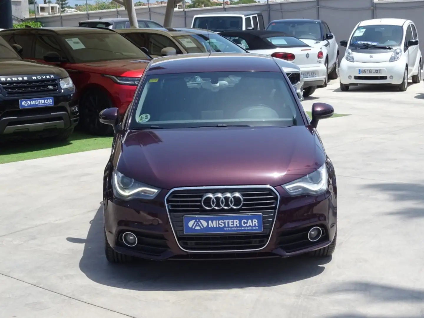 Audi A1 1.6TDI Attraction S-Tronic 90 Burdeos - 2