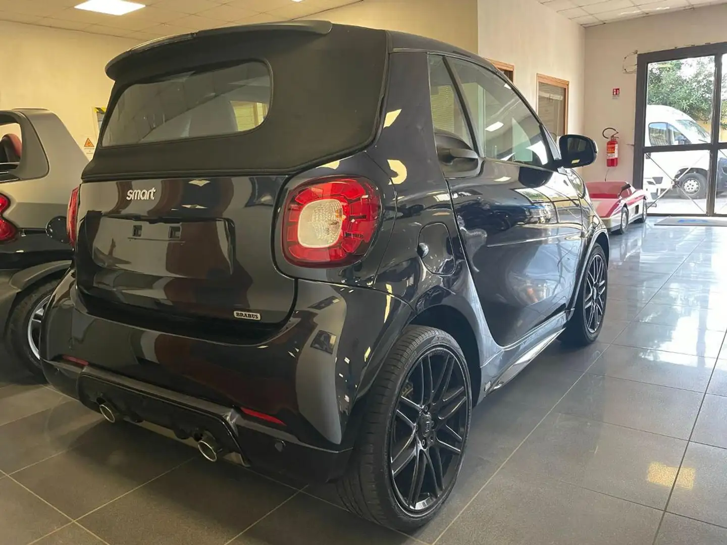 smart brabus 0.9cc BRABUS TAILOR MADE CABRIO 109cv NAVI SENSORI Azul - 2