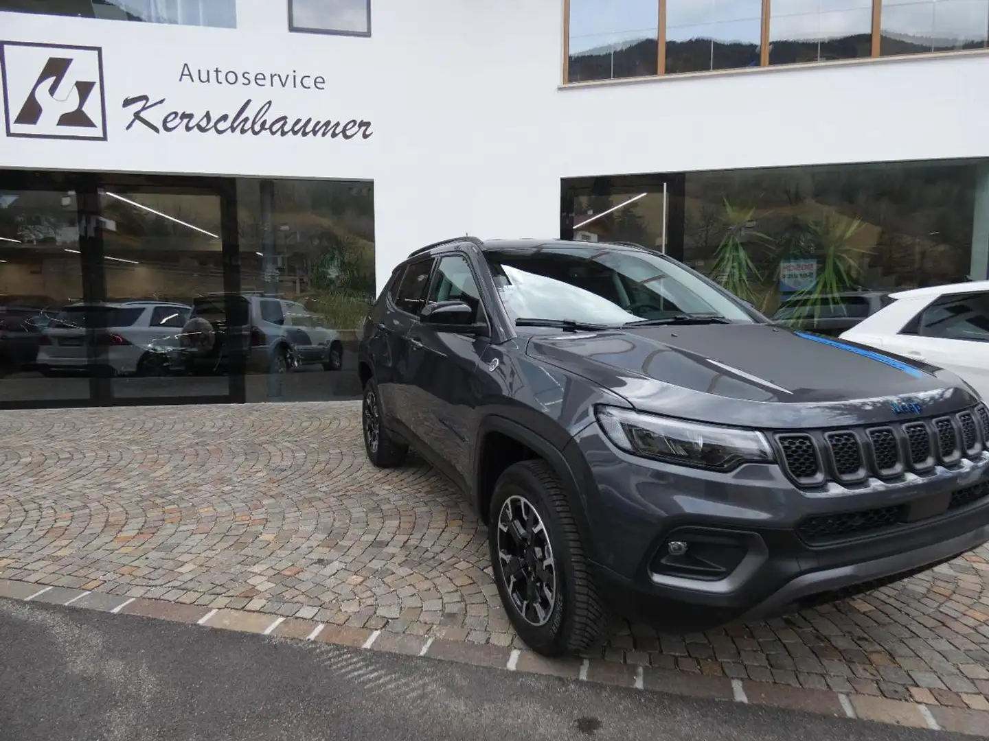 Jeep Compass 1.3 Turbo T4 240 CV PHEV AT6 4xe Trailhawk Grijs - 1