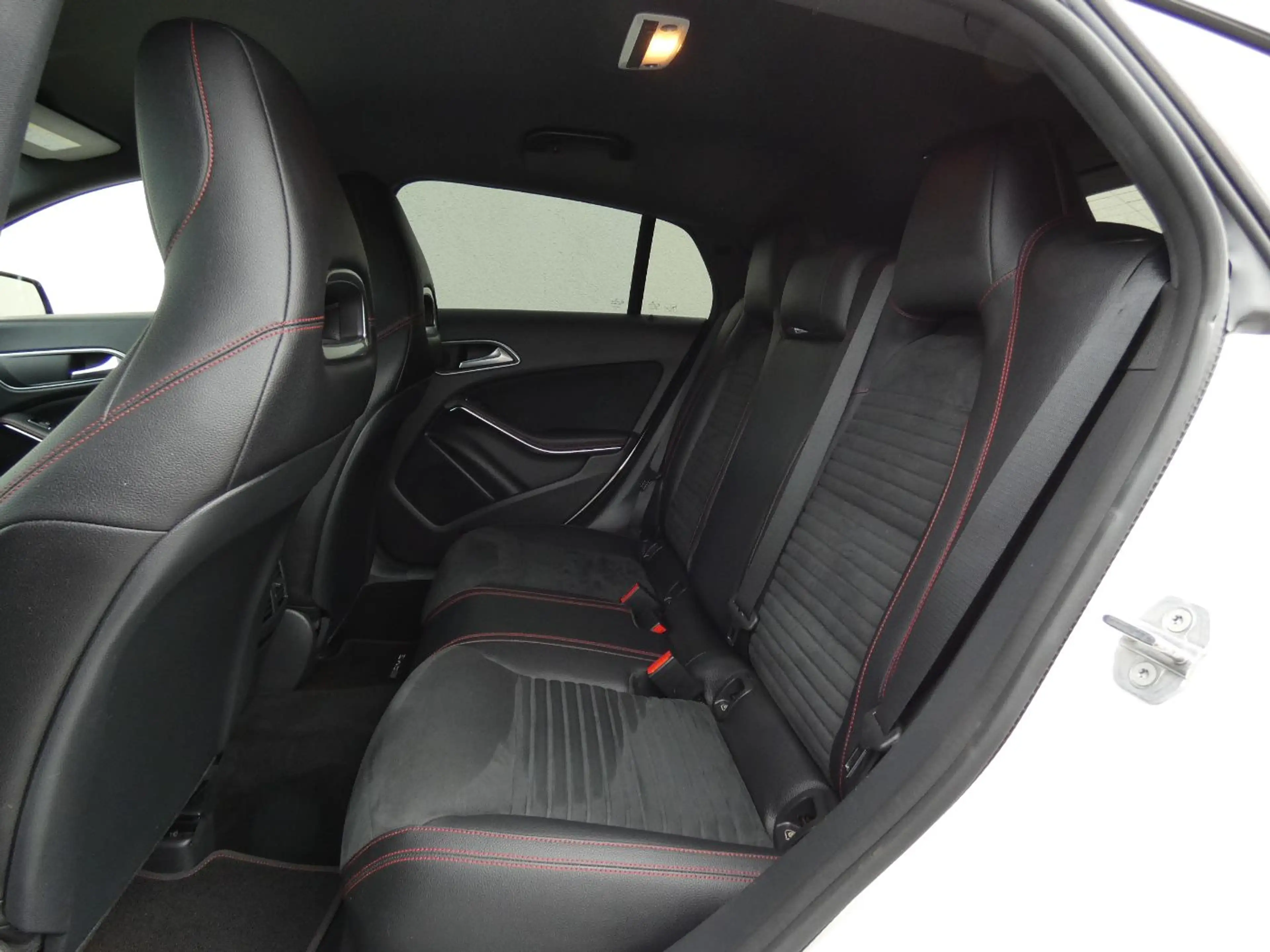 Mercedes-Benz CLA 220 d 4M SB AMG +Night+AUT+RFK+PDC+LED+SHZ — photo 13