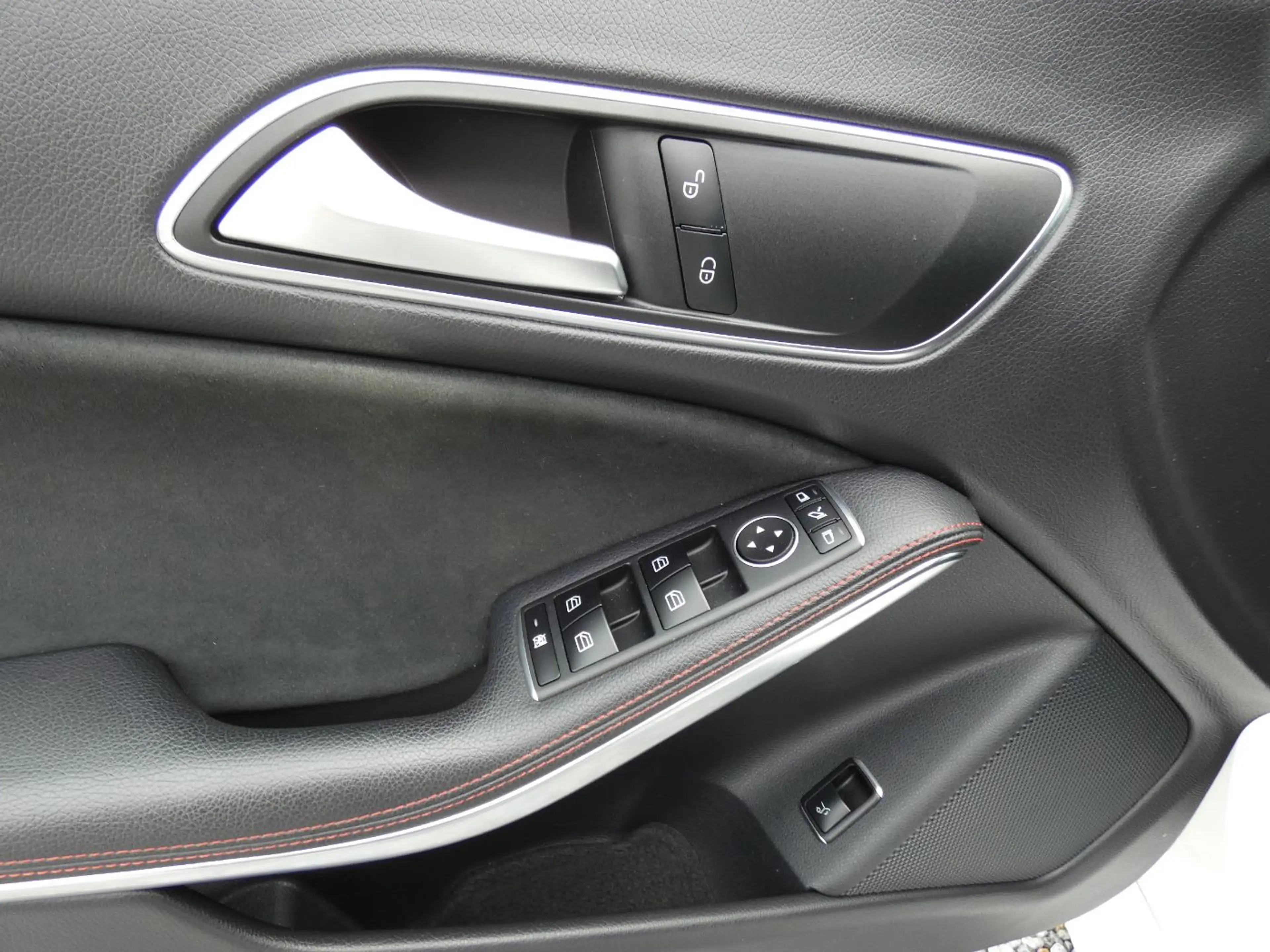 Mercedes-Benz CLA 220 d 4M SB AMG +Night+AUT+RFK+PDC+LED+SHZ — photo 14