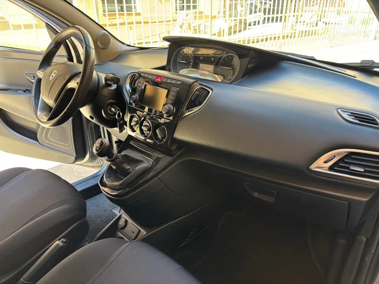 Lancia Ypsilon 2021 — фото 10