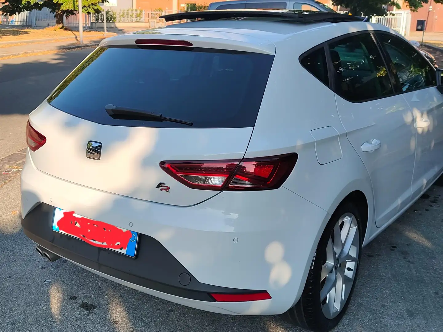 SEAT Leon Leon 5p 2.0 tdi cr FR s Bianco - 2
