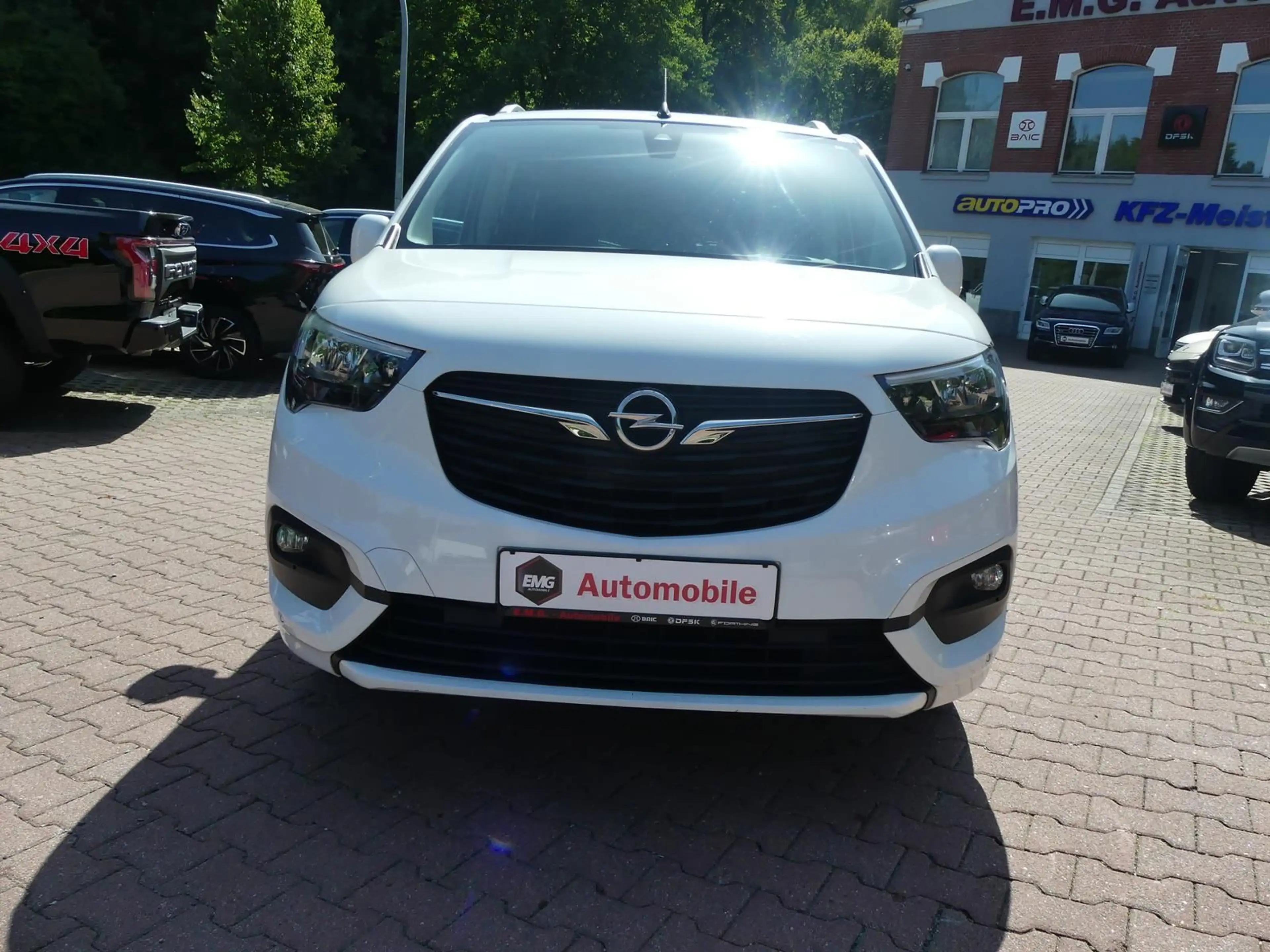 Opel Combo Life *1.5*Kamera*PDC*USB*HUD*SHZ*Klimaauto — photo 2