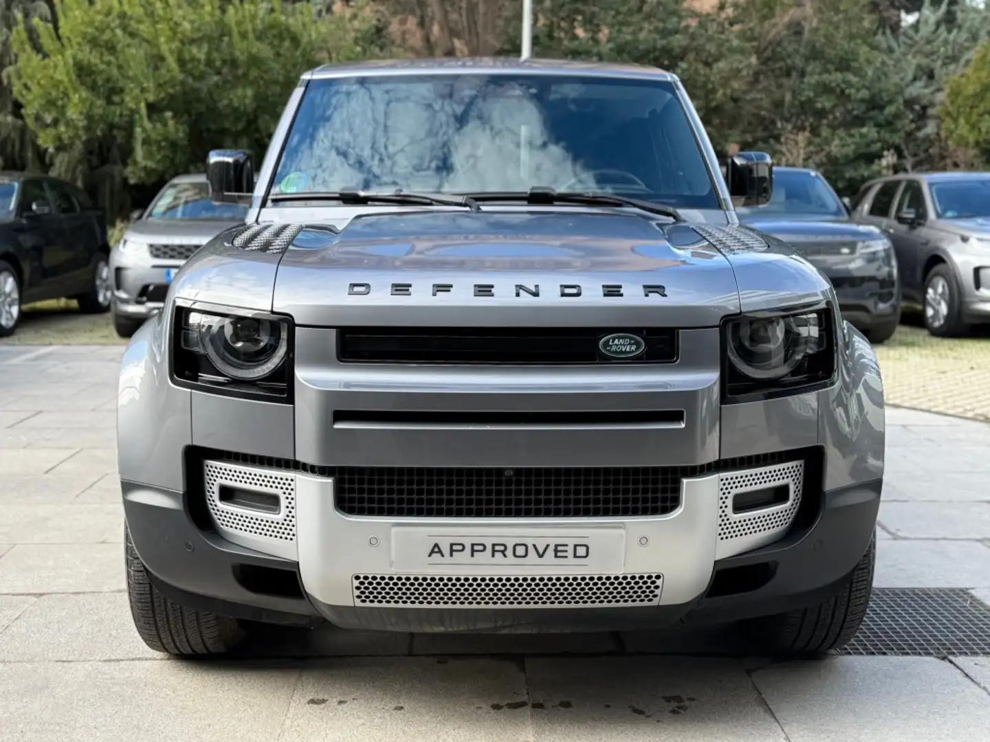 Land Rover Defender 110 3.0D l6 MHEV SE AWD Aut. 250 Argent - 2