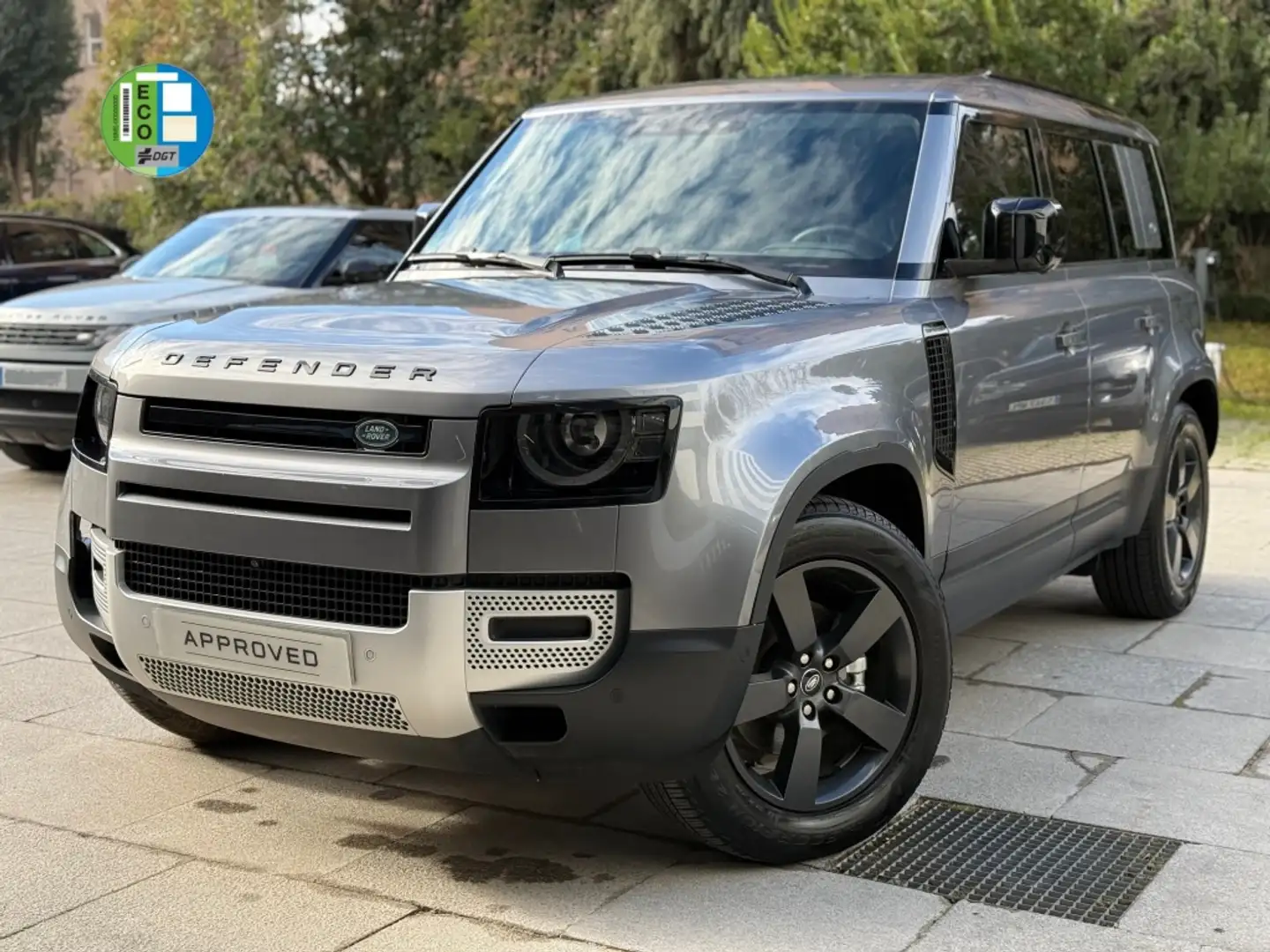 Land Rover Defender 110 3.0D l6 MHEV SE AWD Aut. 250 Argent - 1
