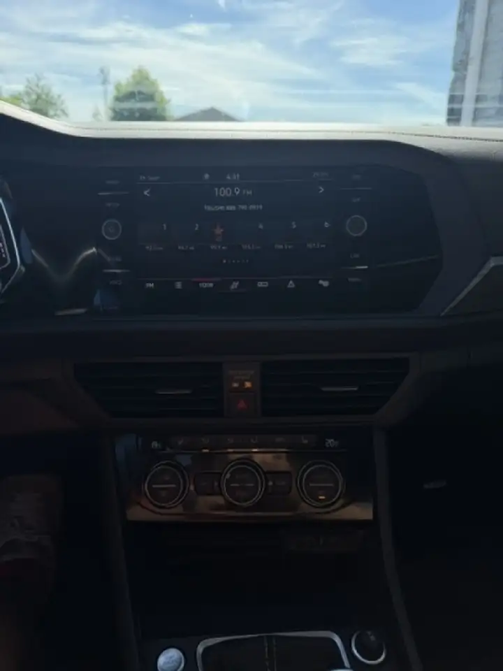 Volkswagen Jetta снимка Volkswagen Jetta