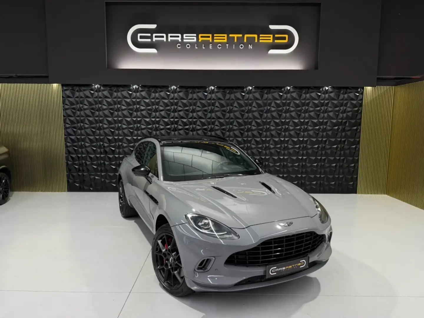 Aston Martin DBX 4.0 AWD Aut. Gris - 2