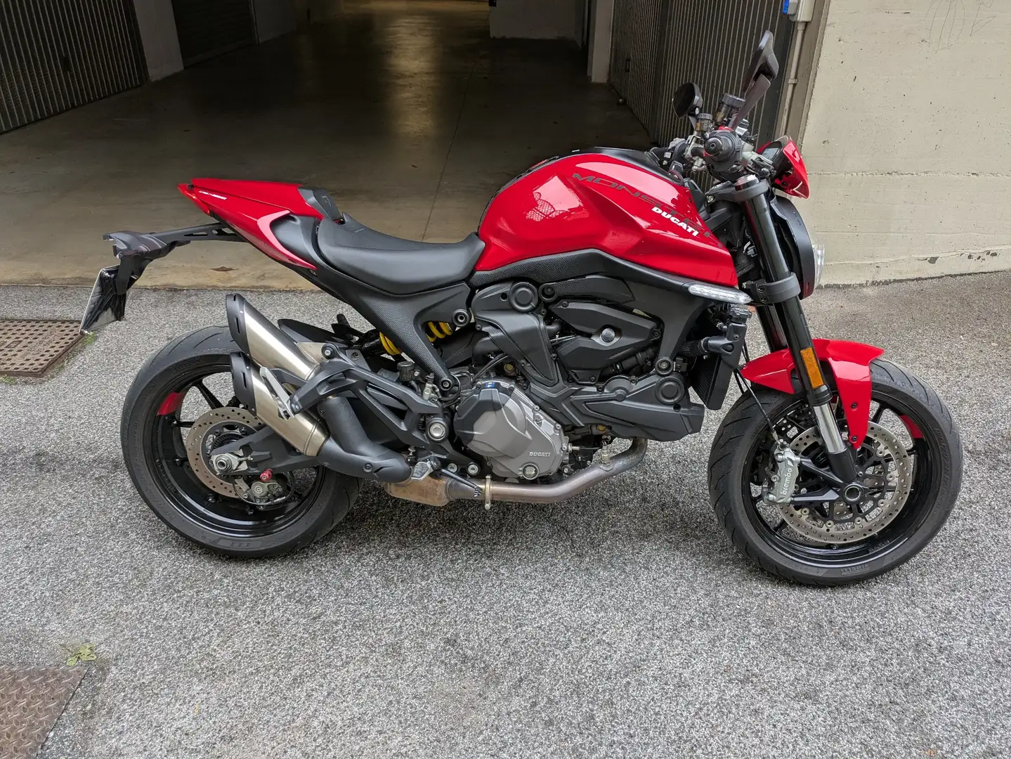 Ducati Monster 937 - 2