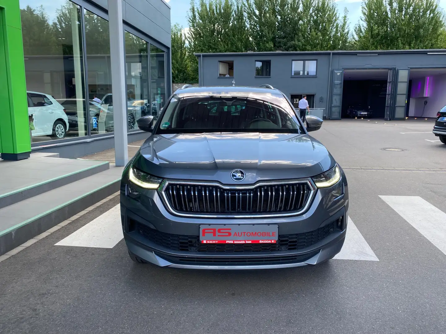 Skoda Kodiaq L&K mit ACC, DCC, AHK, Columbus, Trittbretter Grigio - 2
