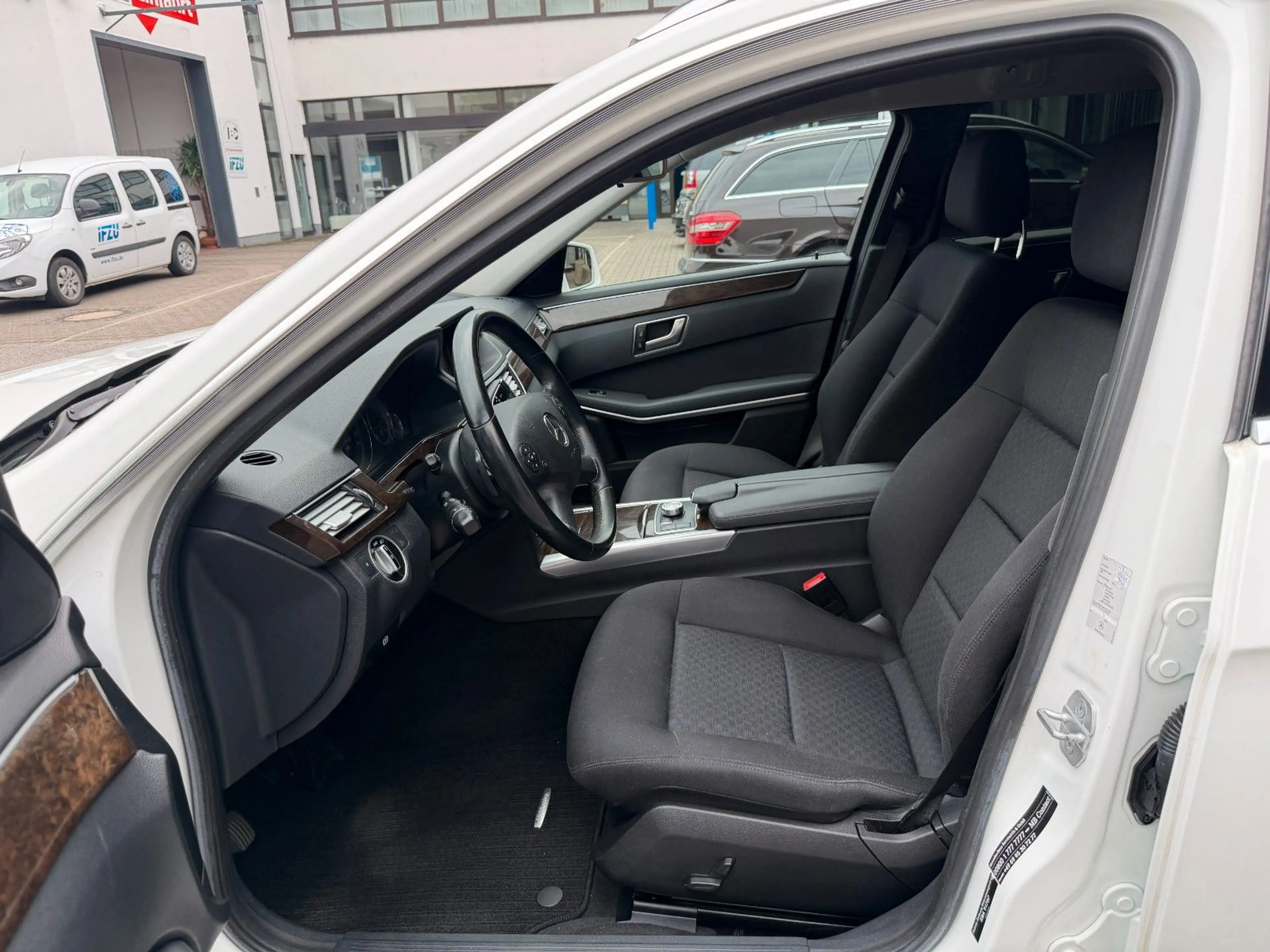 Mercedes-Benz E 250 CDI T-Modell/4Matic/Xenon/Navi/2.Hand — photo 9