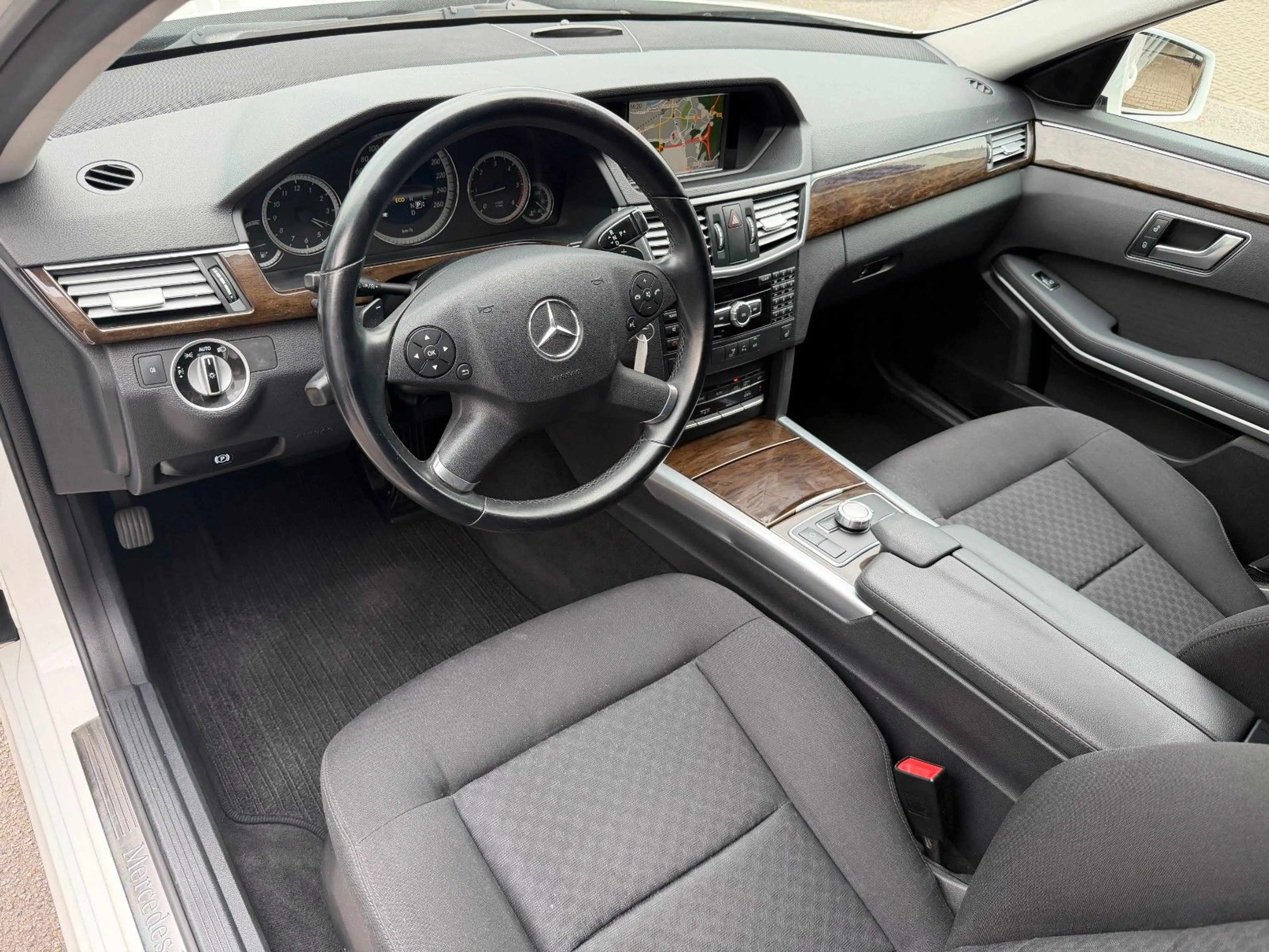 Mercedes-Benz E 250 CDI T-Modell/4Matic/Xenon/Navi/2.Hand — photo 10