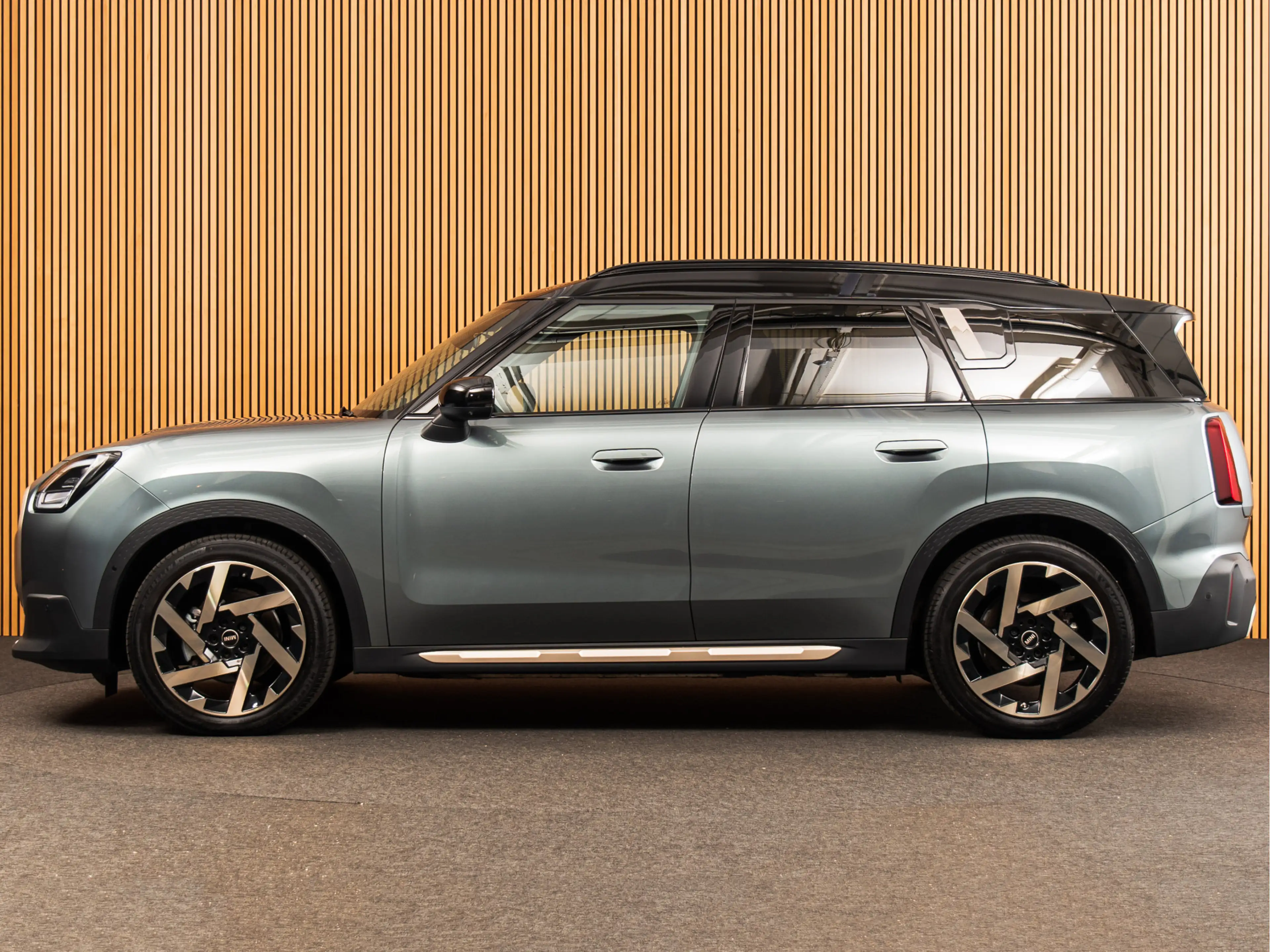 MINI Countryman E Favoured L 66.5 kWh PANO | H/K | DRIVE+ | PARK+ — photo 2
