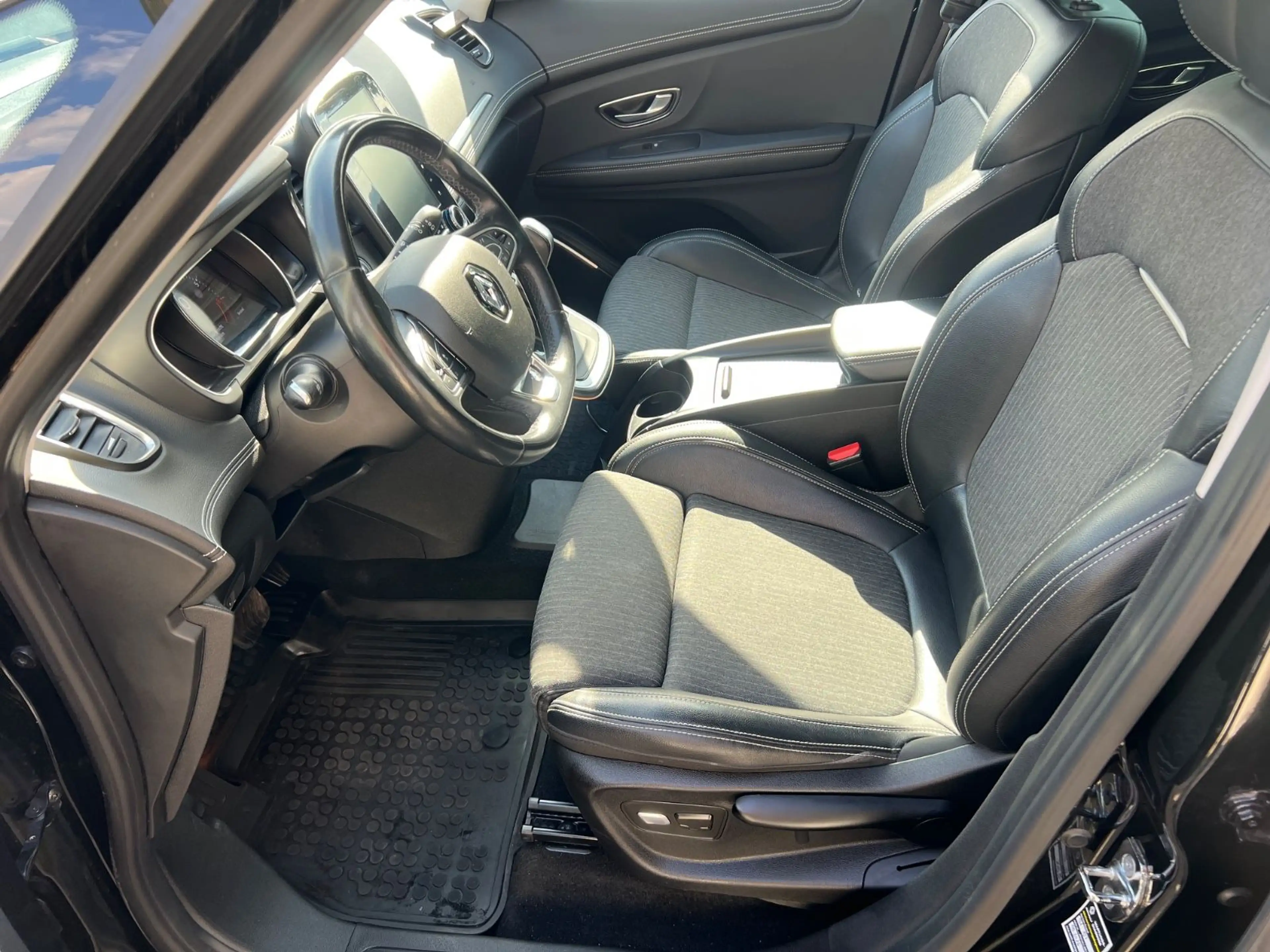 Renault Scenic IV GrandIntens/LED/HEAD-UP/LEDER/7-SITZER — photo 8