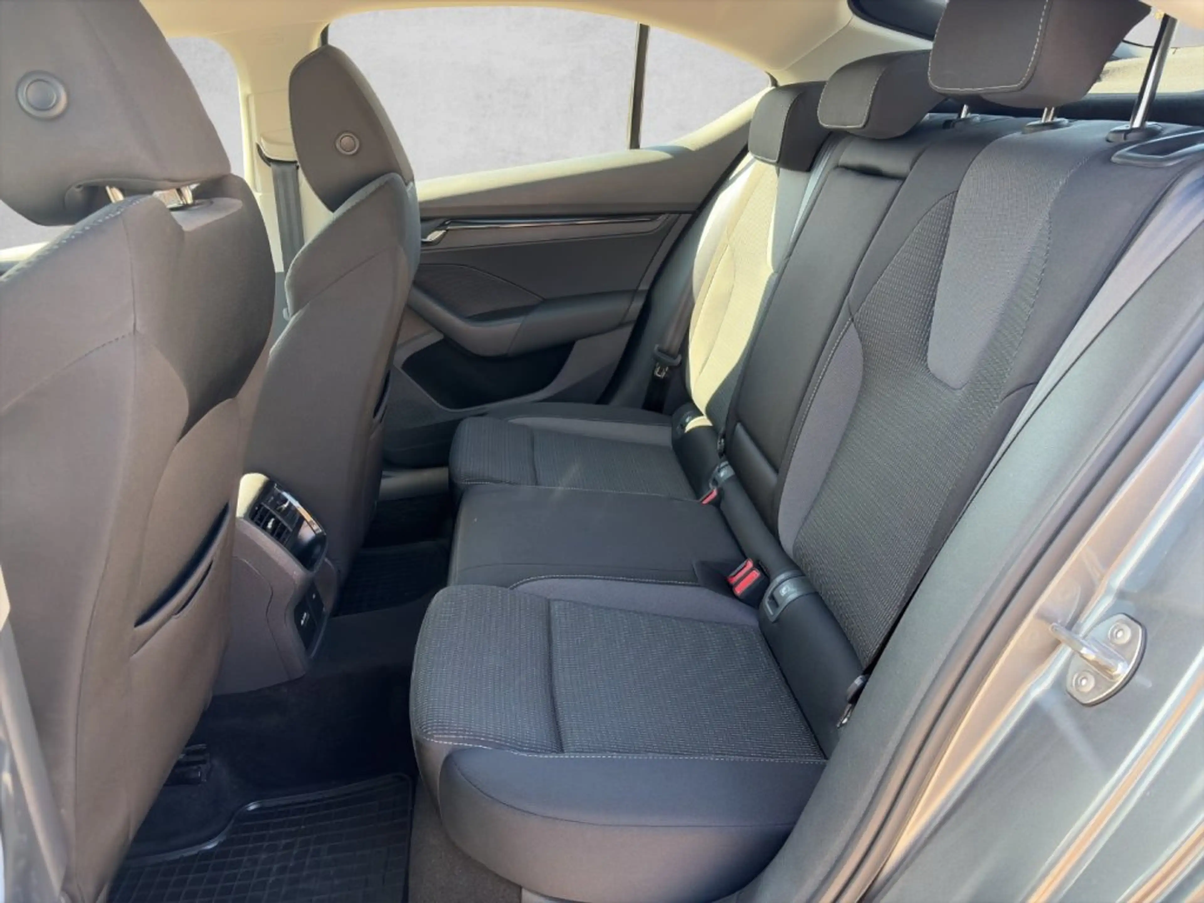 Skoda Octavia 2,0 TDI Ambition — photo 13