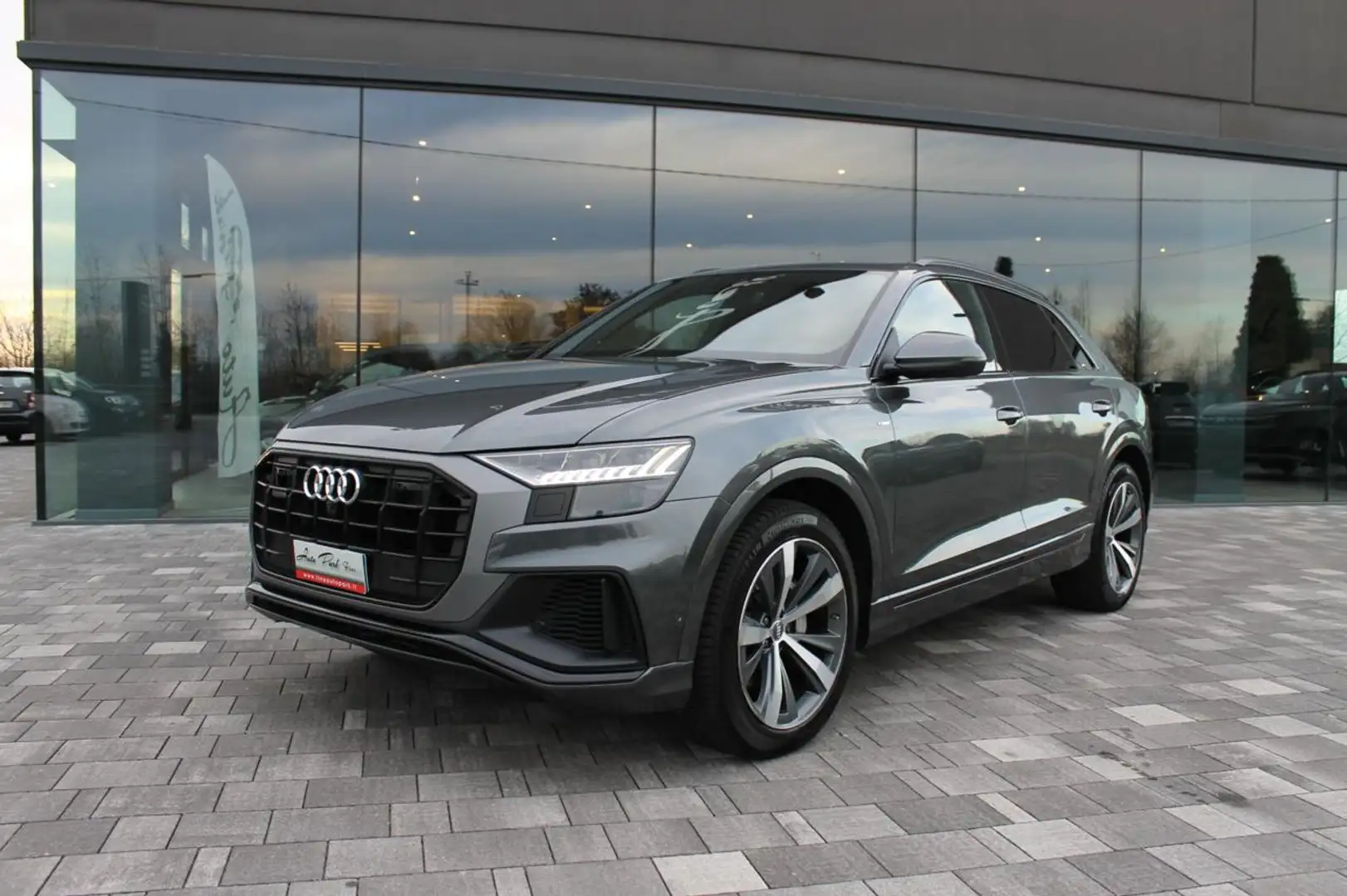 Audi Q8 50 TDI 286 CV quattro tiptronic Sport Grau - 2