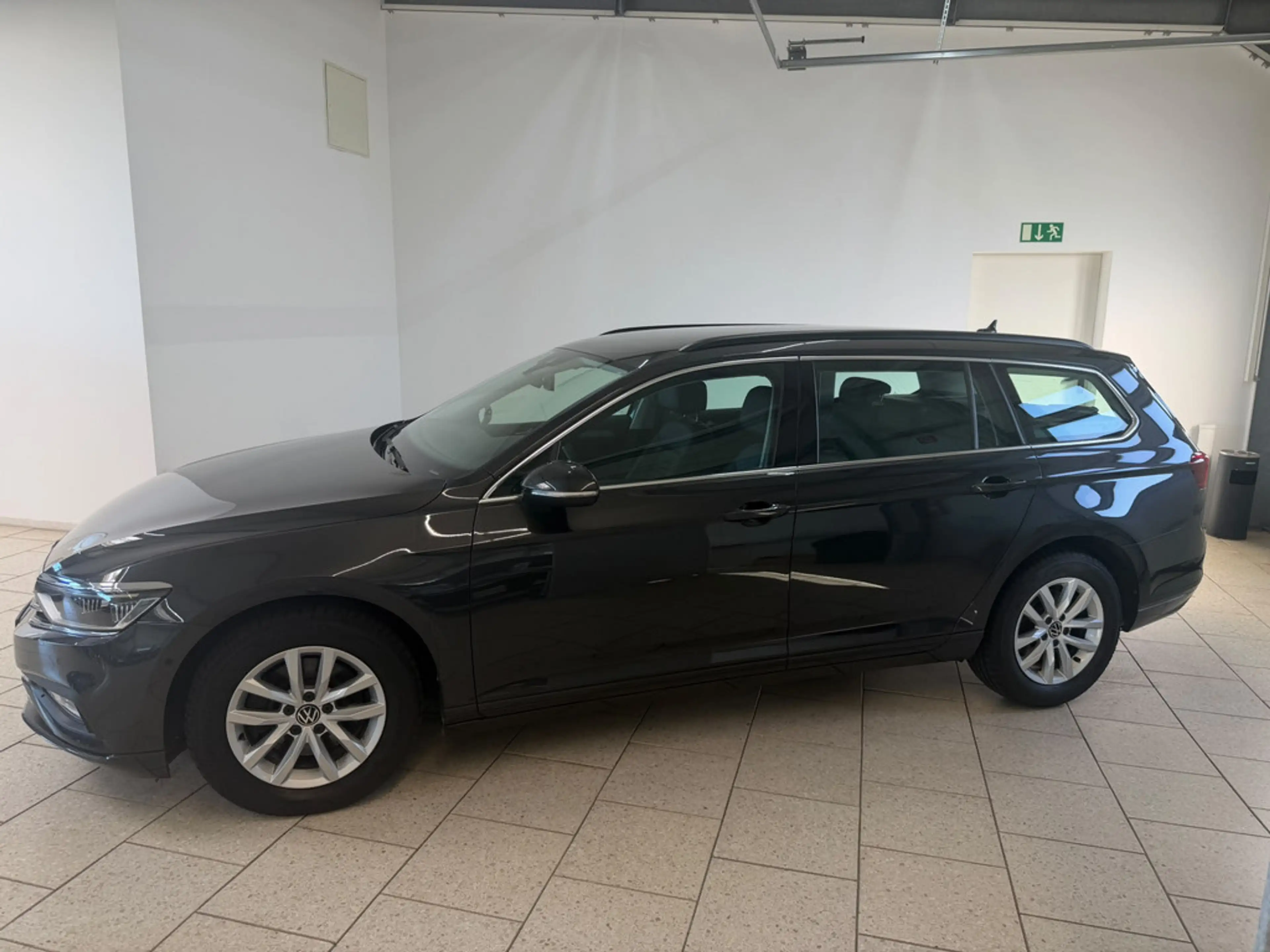 Volkswagen Passat Variant 2.0 TDI Business DSG NAVI ACC — photo 7