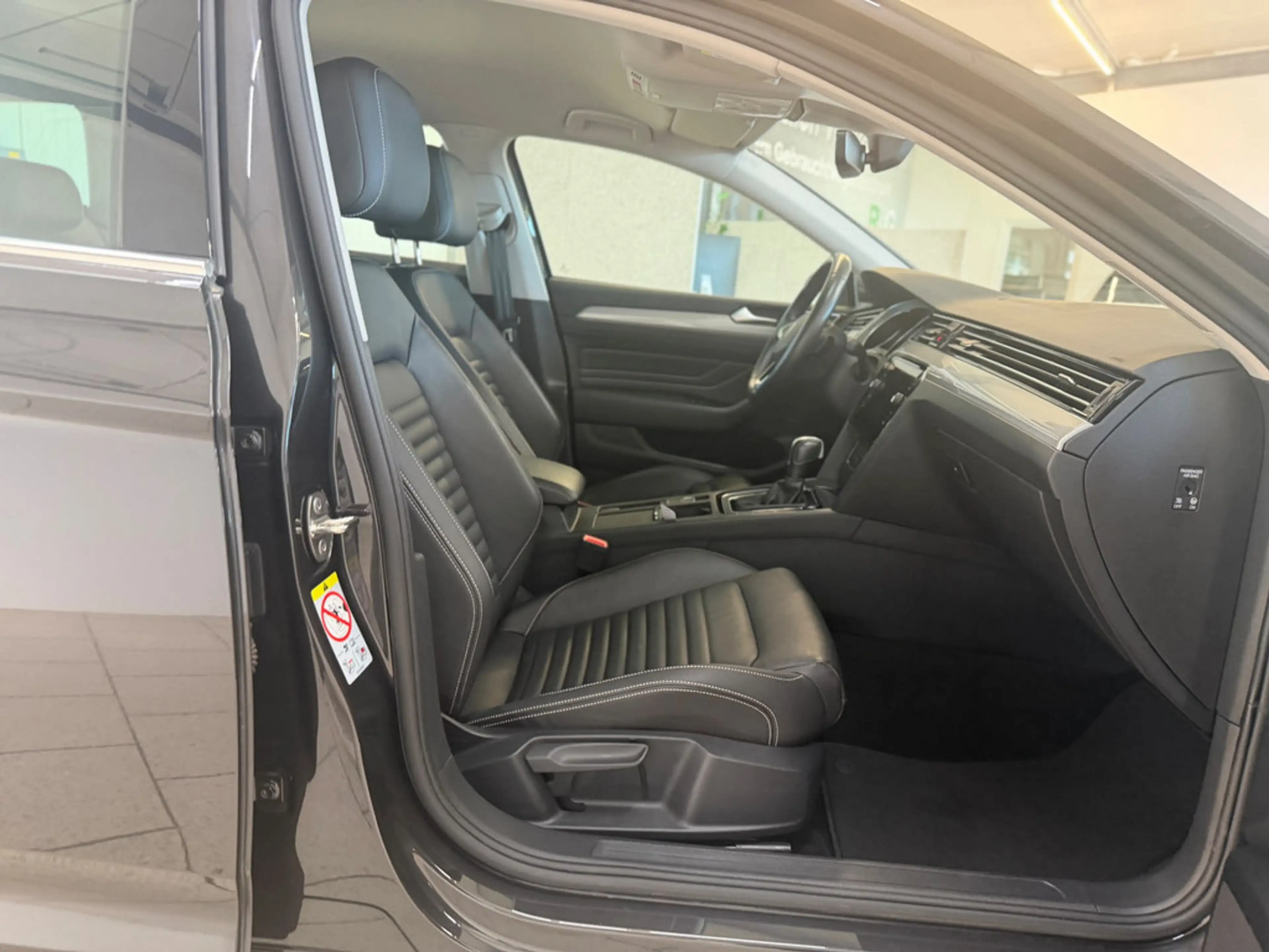 Volkswagen Passat Variant 2.0 TDI Business DSG NAVI ACC — photo 12