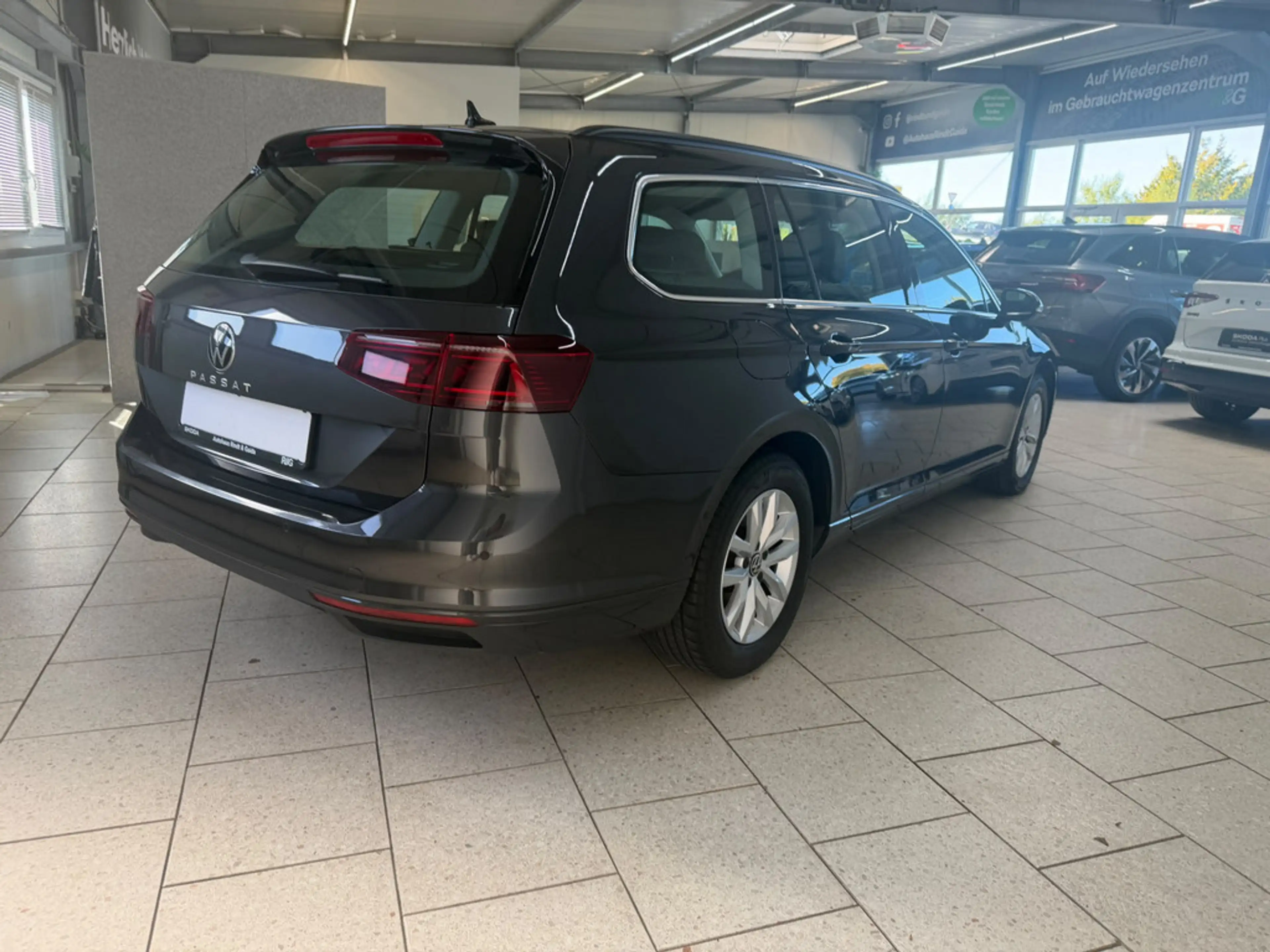 Volkswagen Passat Variant 2.0 TDI Business DSG NAVI ACC — photo 9