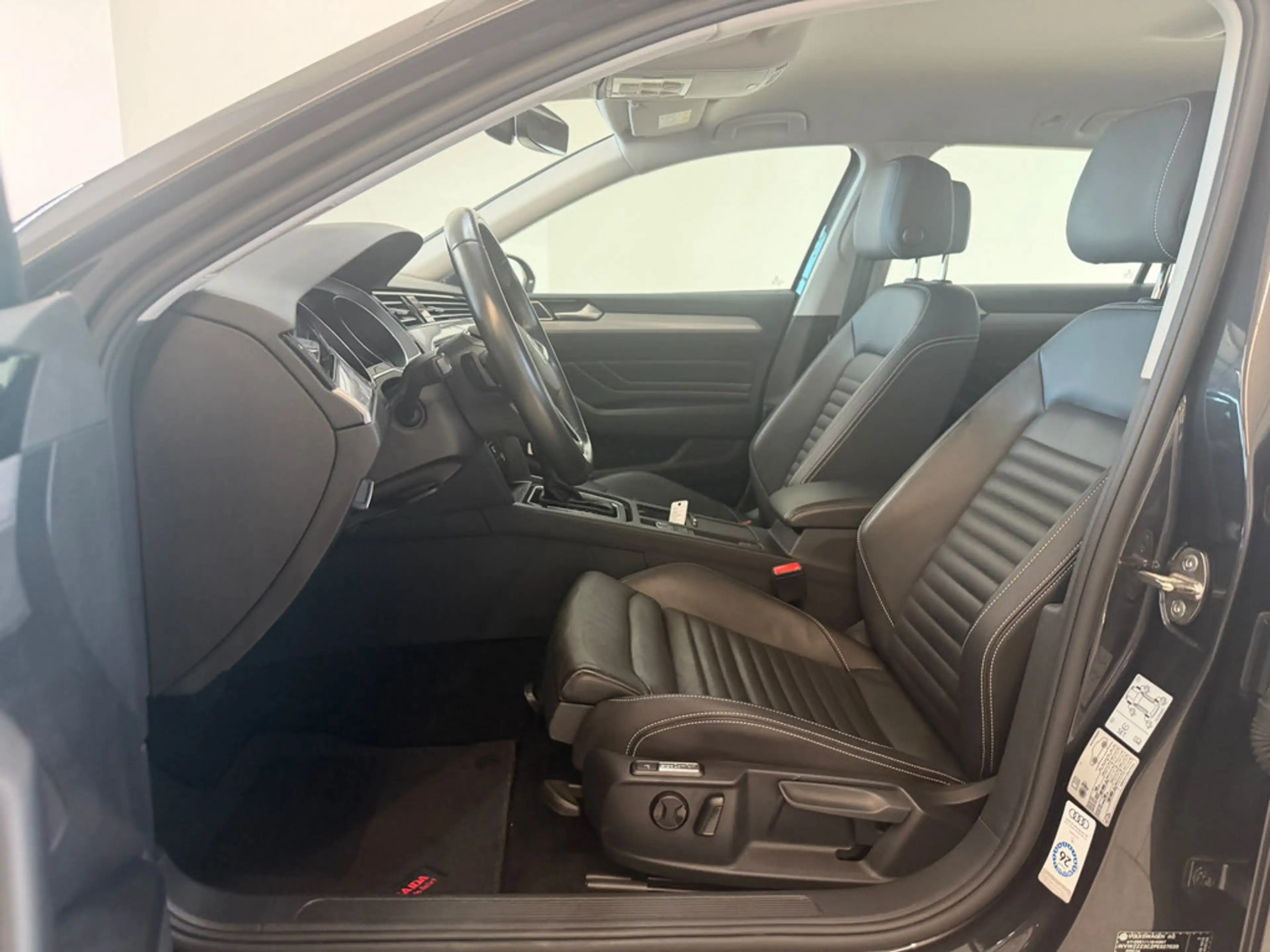 Volkswagen Passat Variant 2.0 TDI Business DSG NAVI ACC — photo 10