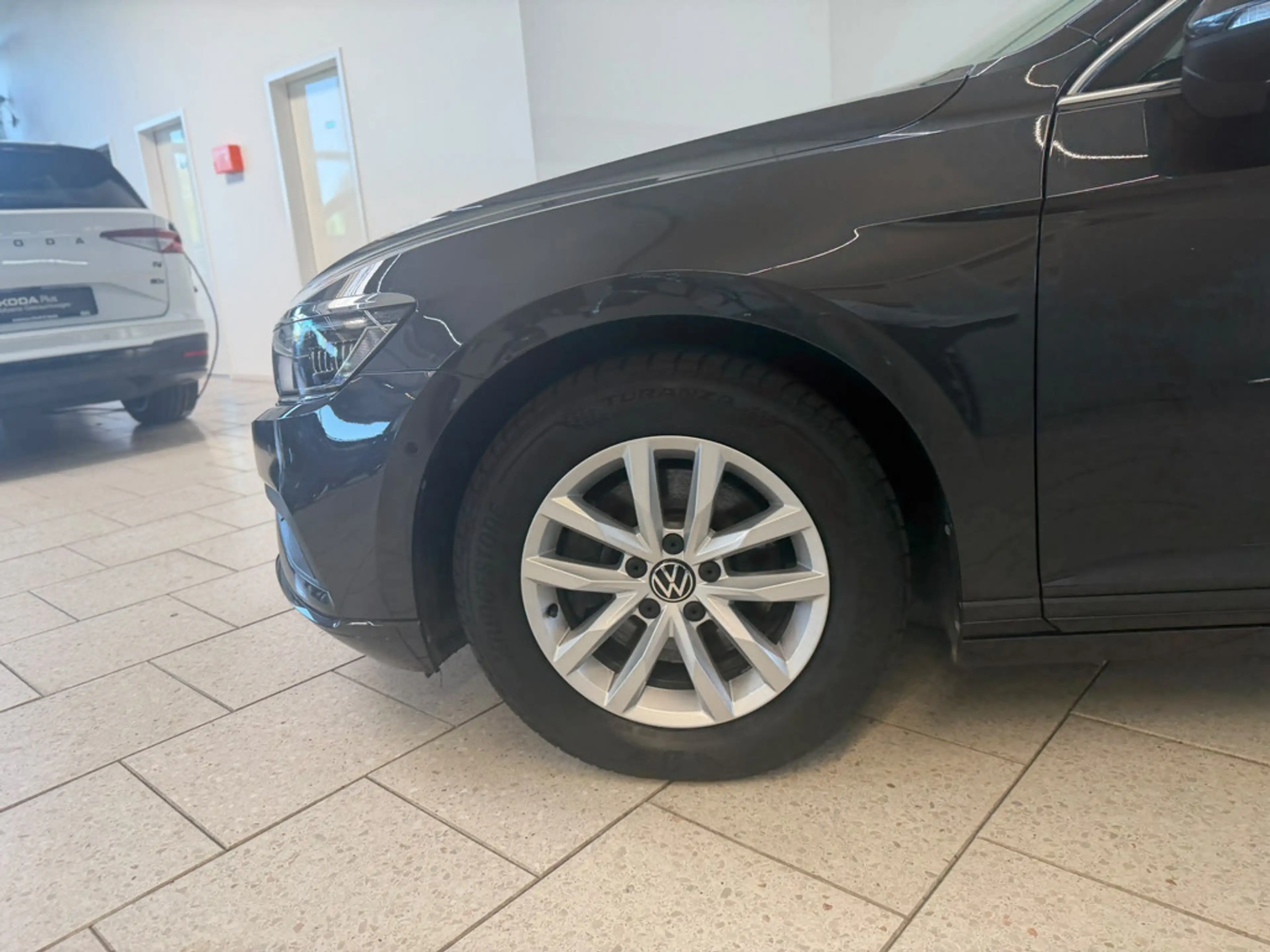 Volkswagen Passat Variant 2.0 TDI Business DSG NAVI ACC — photo 6