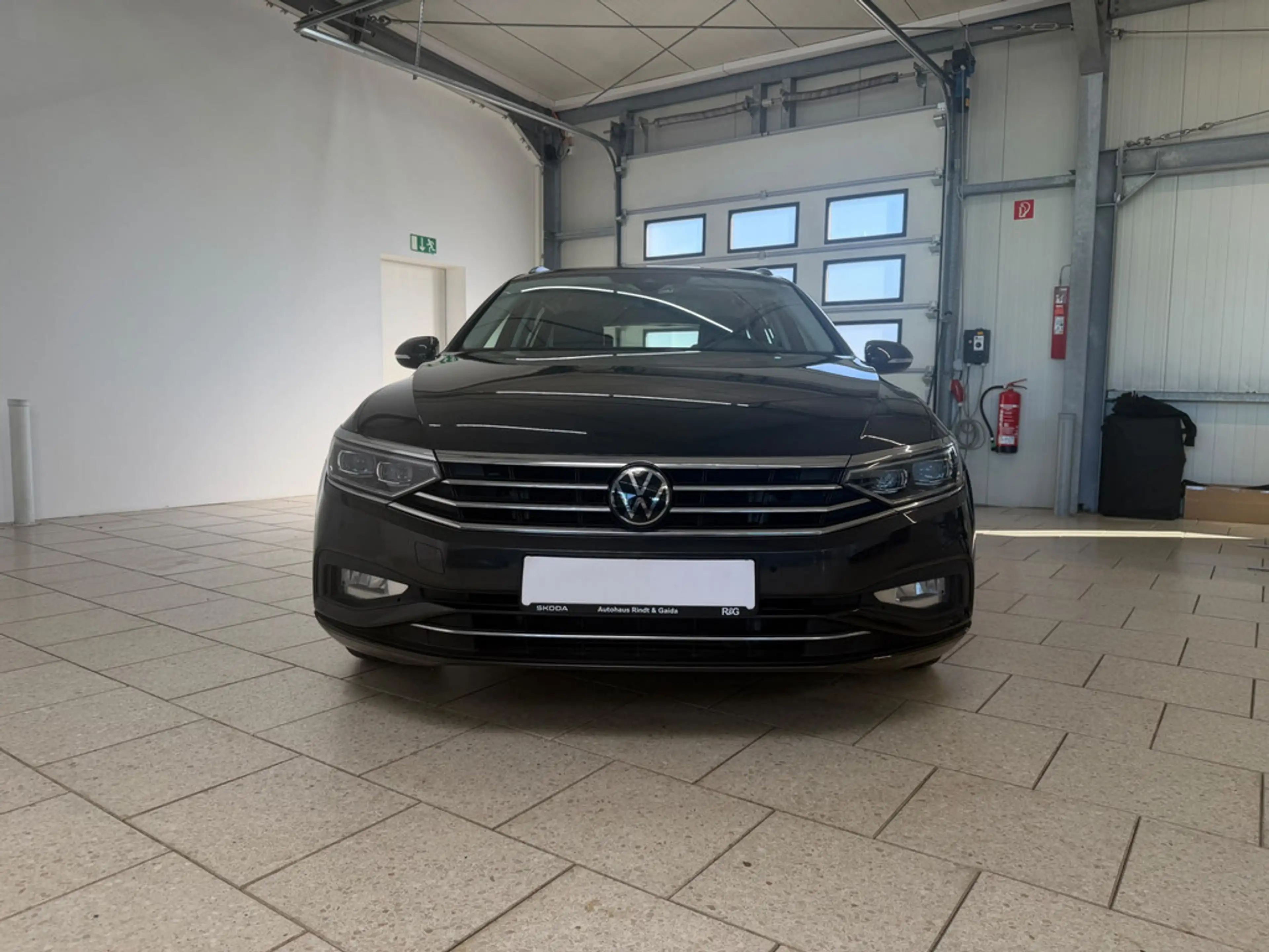 Volkswagen Passat Variant 2.0 TDI Business DSG NAVI ACC — photo 3