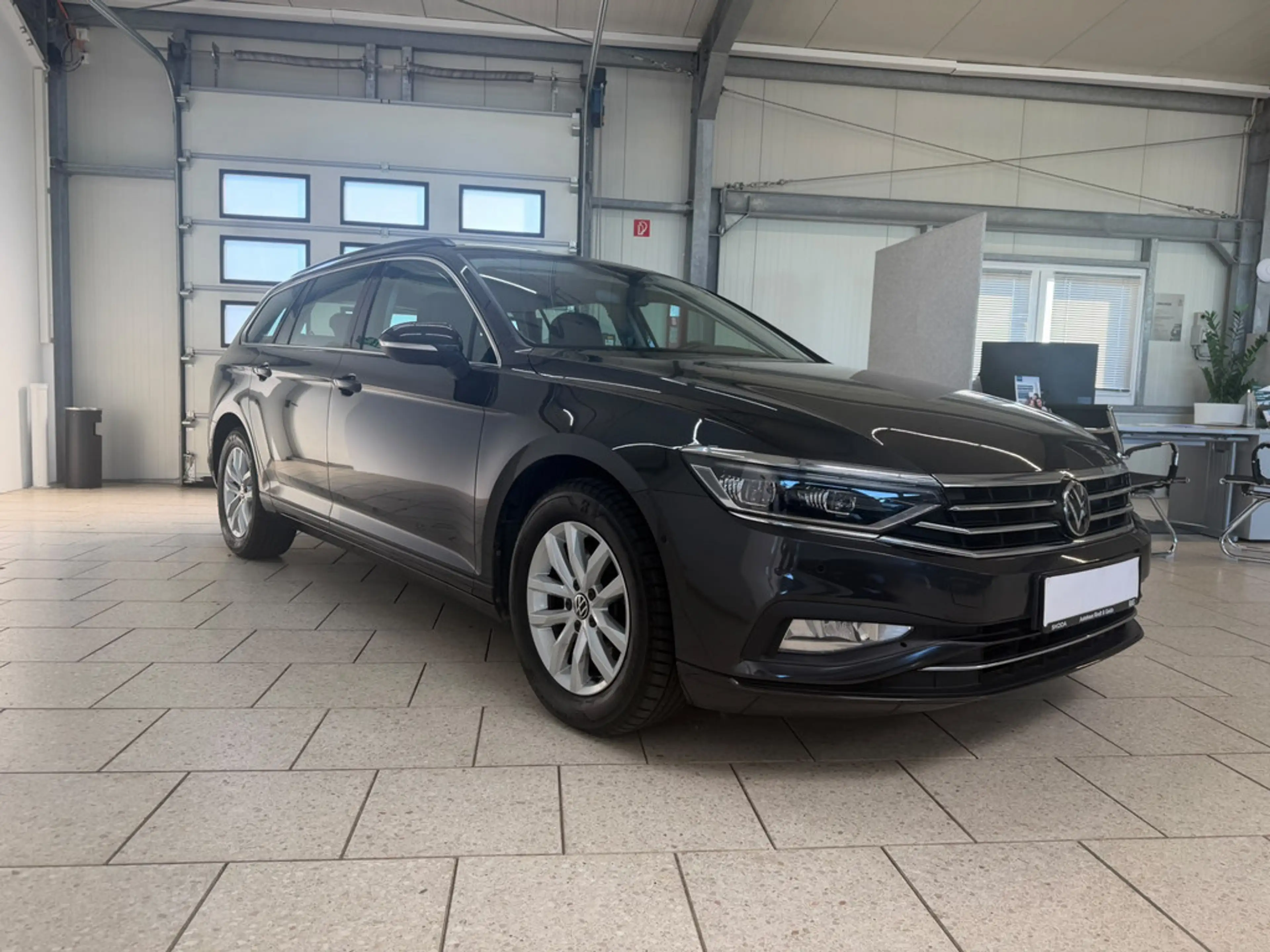 Volkswagen Passat Variant 2.0 TDI Business DSG NAVI ACC — photo 4