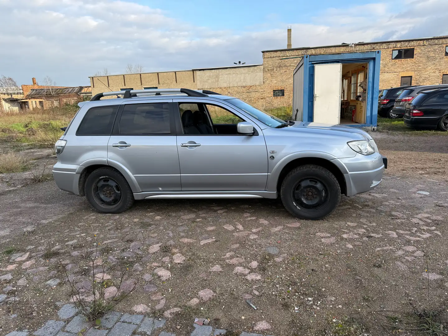 Mitsubishi Outlander 2.4 Benzin/Flüssiggas Plateado - 2
