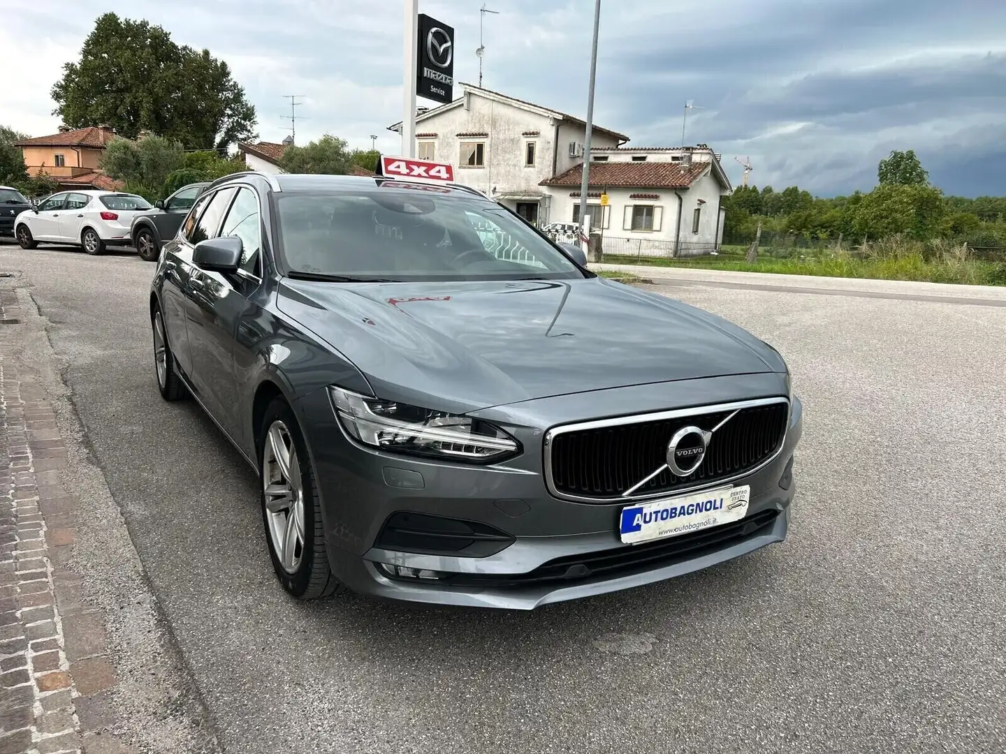 Volvo V90 MOMENTUM D4 AWD Geartronic BUSINESS Grigio - 2