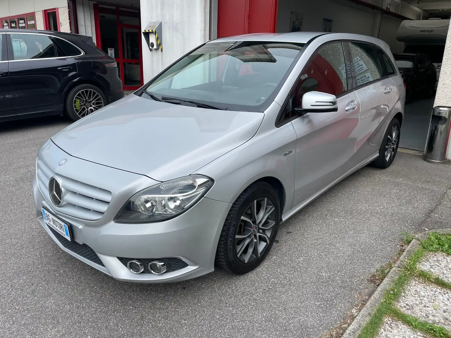 Mercedes-Benz B 180 B 180 be Premium Plateado - 1