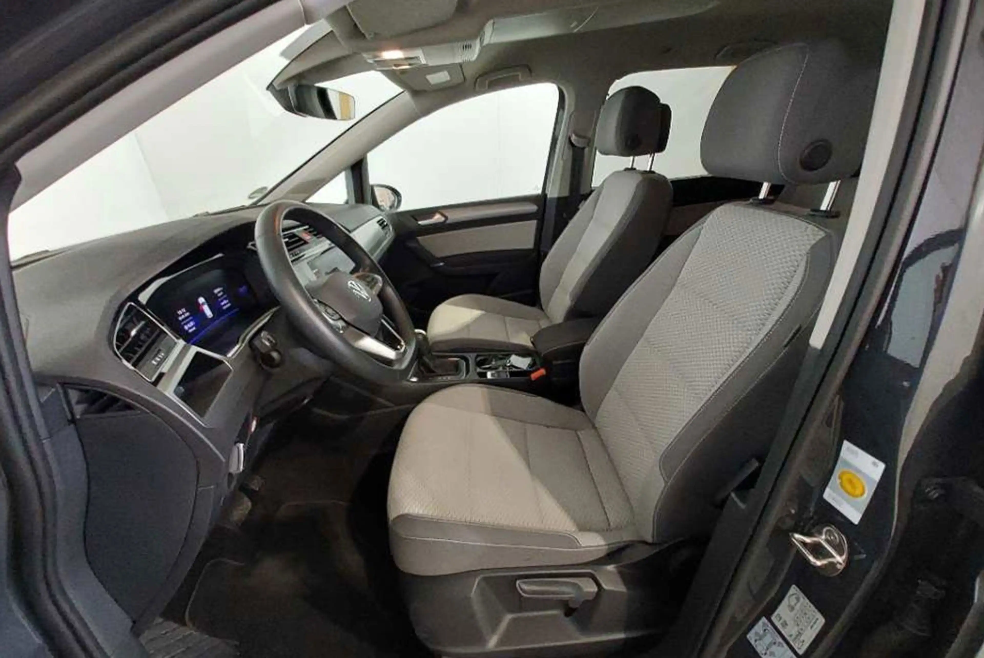 Volkswagen Touran 1,5 TSI IQ.LIGHT+ACC+Apple+Kamera+7Sitzer — photo 10