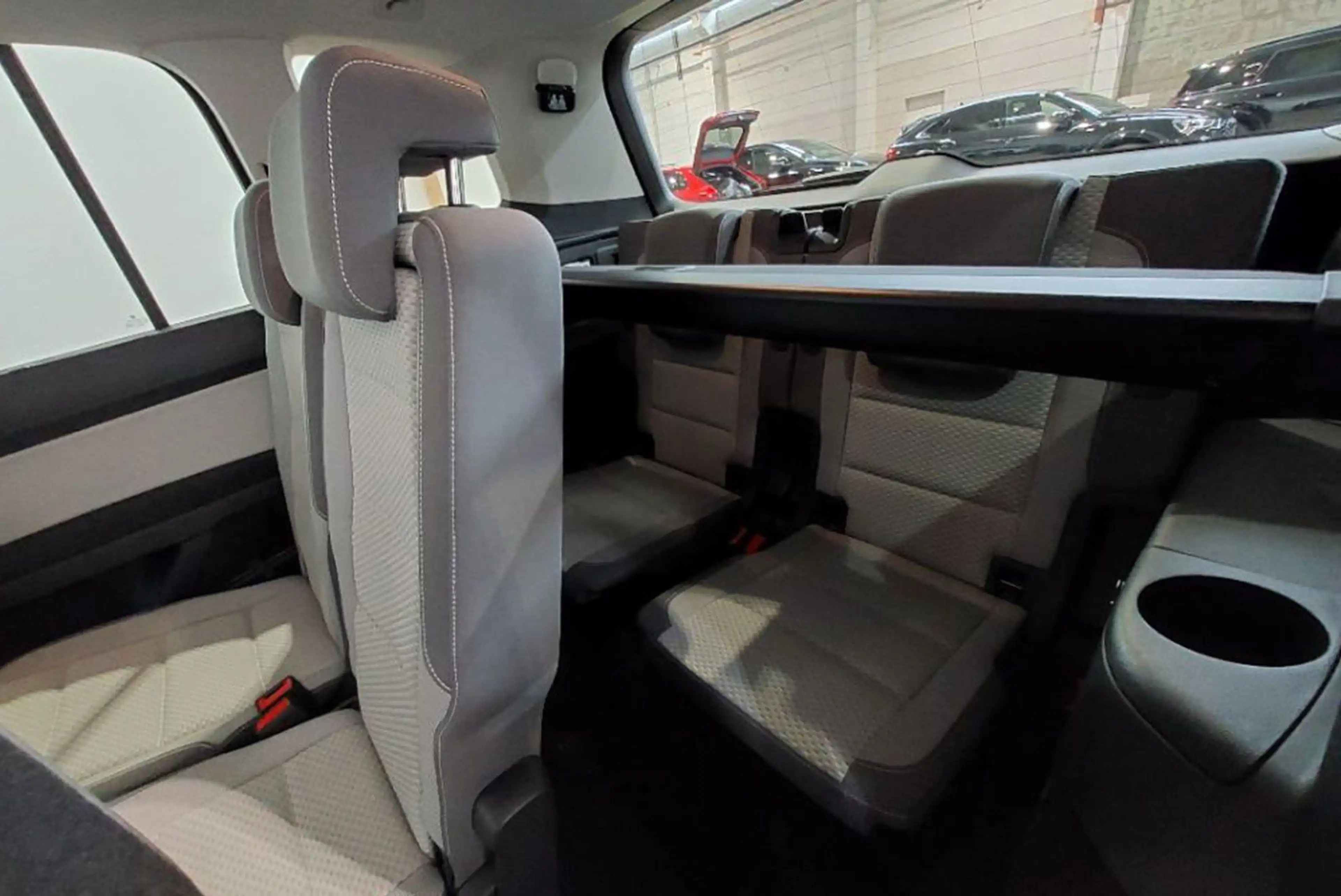 Volkswagen Touran 1,5 TSI IQ.LIGHT+ACC+Apple+Kamera+7Sitzer — photo 14