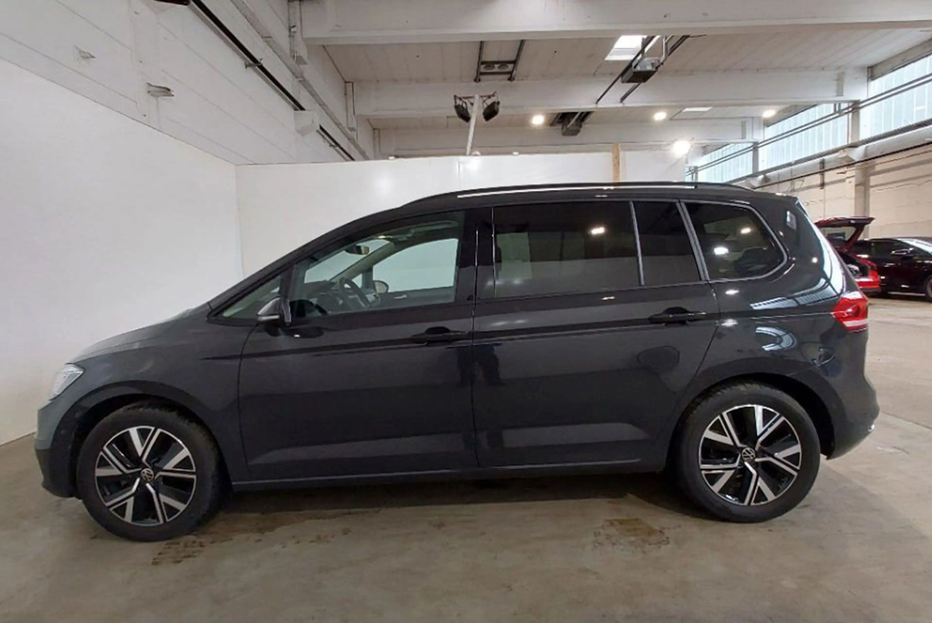 Volkswagen Touran 1,5 TSI IQ.LIGHT+ACC+Apple+Kamera+7Sitzer — photo 4